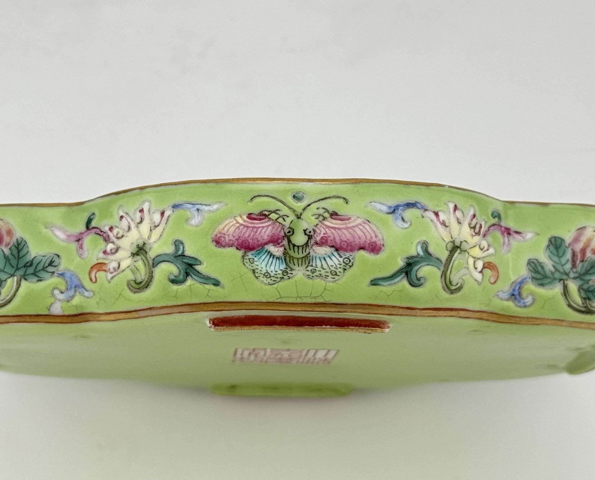 A Chinese Famille Rose water pot, 18TH/19TH Century Pr.   - Bild 5 aus 5