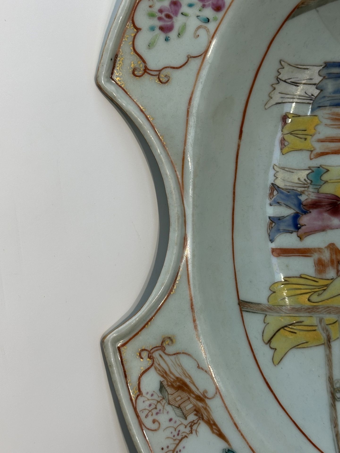 A Chinese Famille Rose dish, 17TH/18TH Century Pr. - Bild 6 aus 11