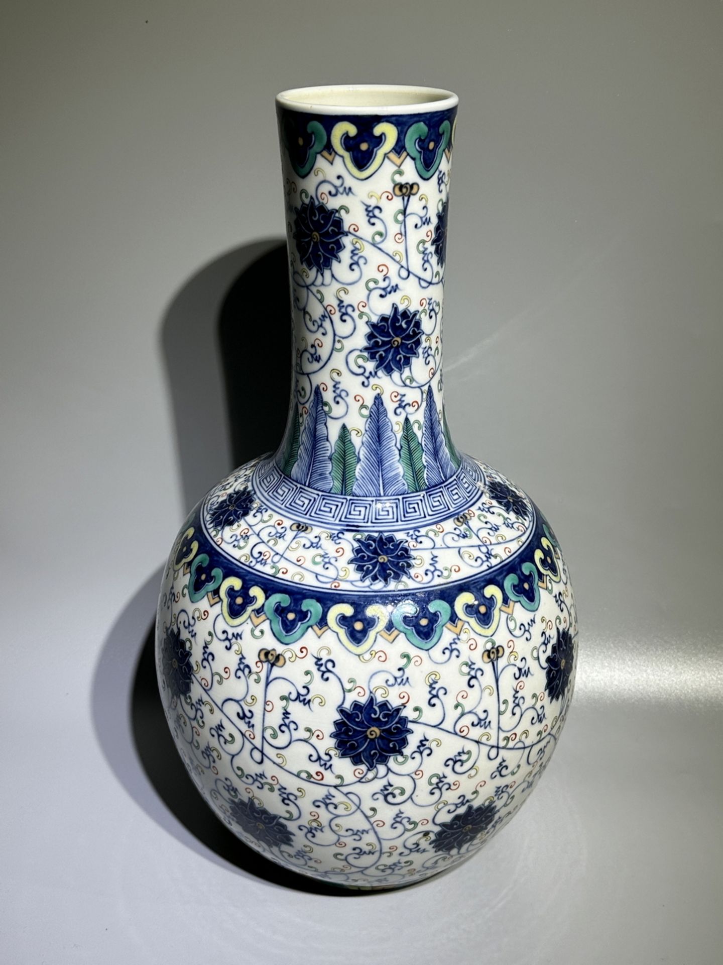 A Chinese DOUCAI ball vase, 19TH/20TH Century Pr. - Image 9 of 16