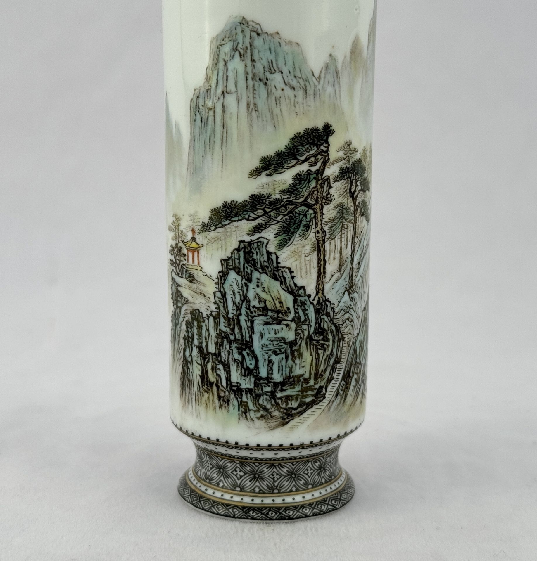 A Chinese porcelain vase, 19TH/20TH Century Pr.  - Bild 6 aus 7