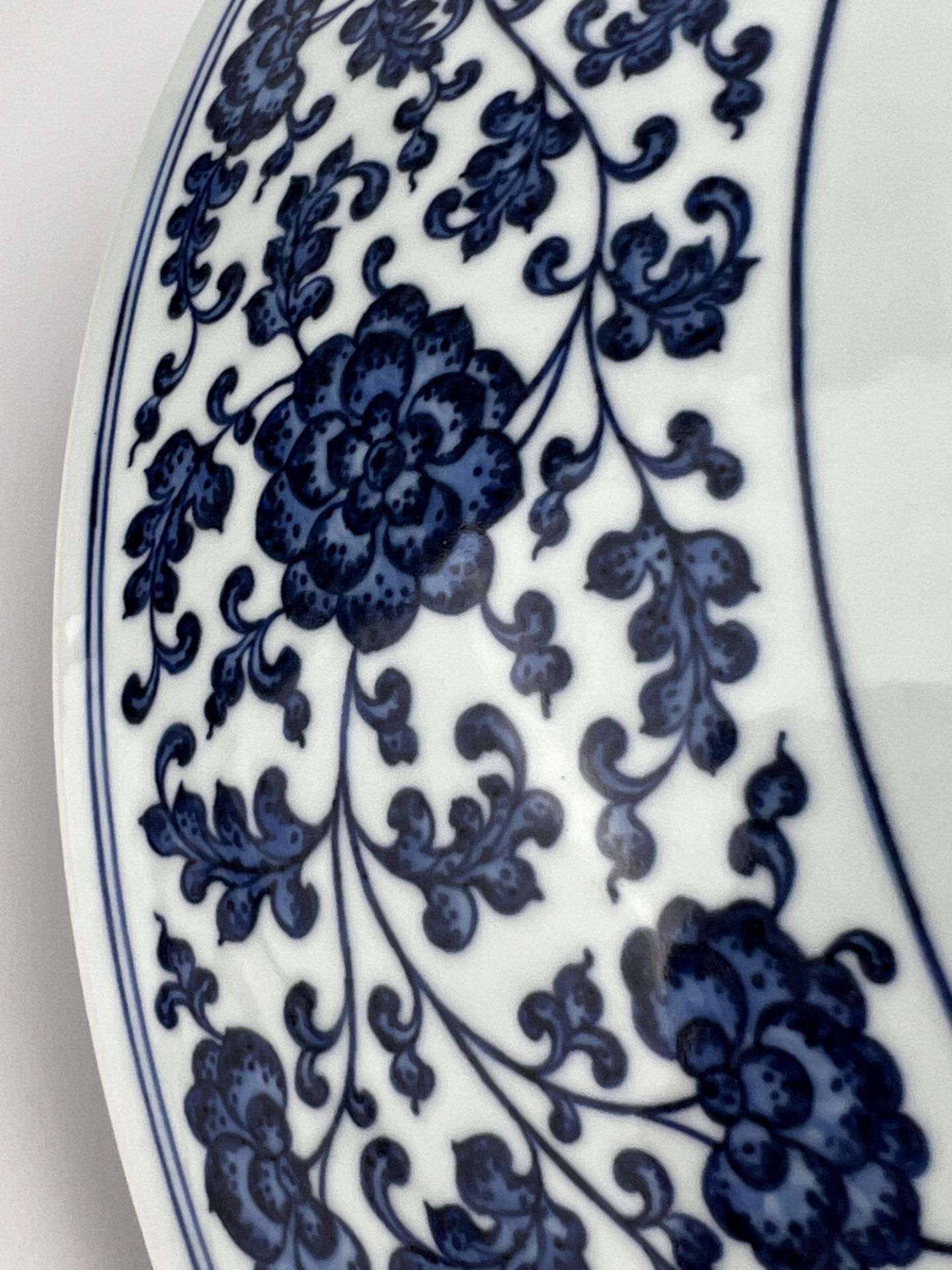 A large Chinese Blue&White dish, 17TH/18TH Century Pr.  - Bild 14 aus 15