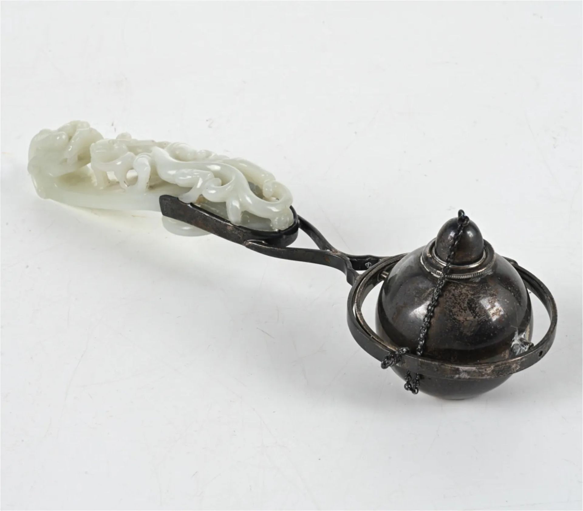 18TH C. CHINESE CARVED JADE SILVER-MOUNTED LAMP - Bild 9 aus 16