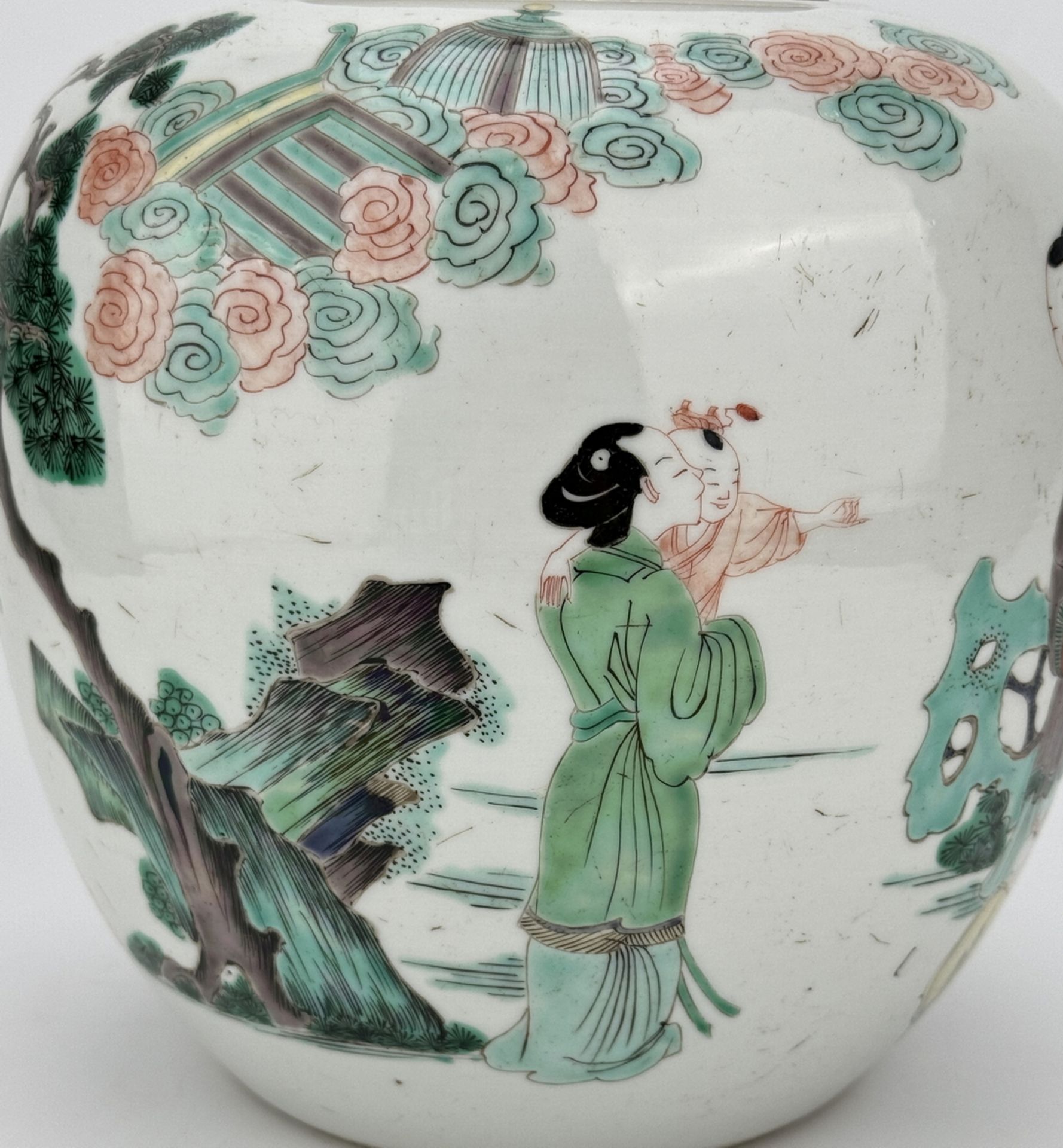 A Chinese Famille Rose jar, 16TH/17TH Century Pr.  - Bild 5 aus 9