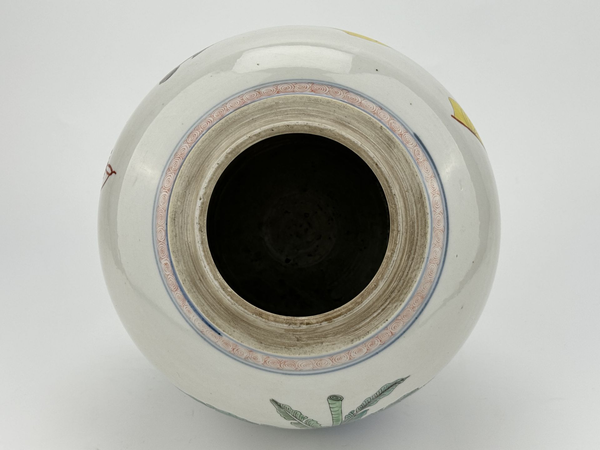 A Chinese Famille Rose jar, 16TH/17TH Century Pr.  - Image 4 of 8