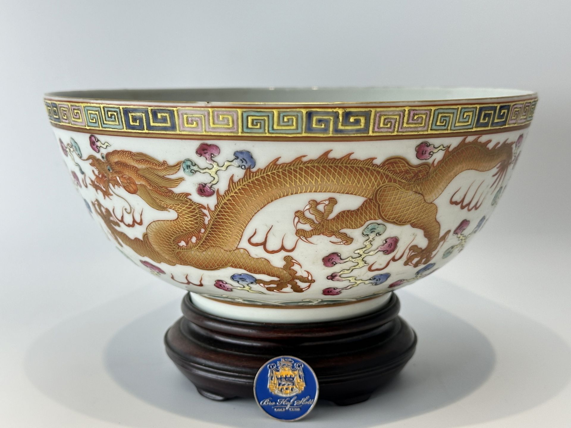 A Chinese Famille Rose bowl, 19TH/20TH Century Pr.  - Bild 2 aus 9