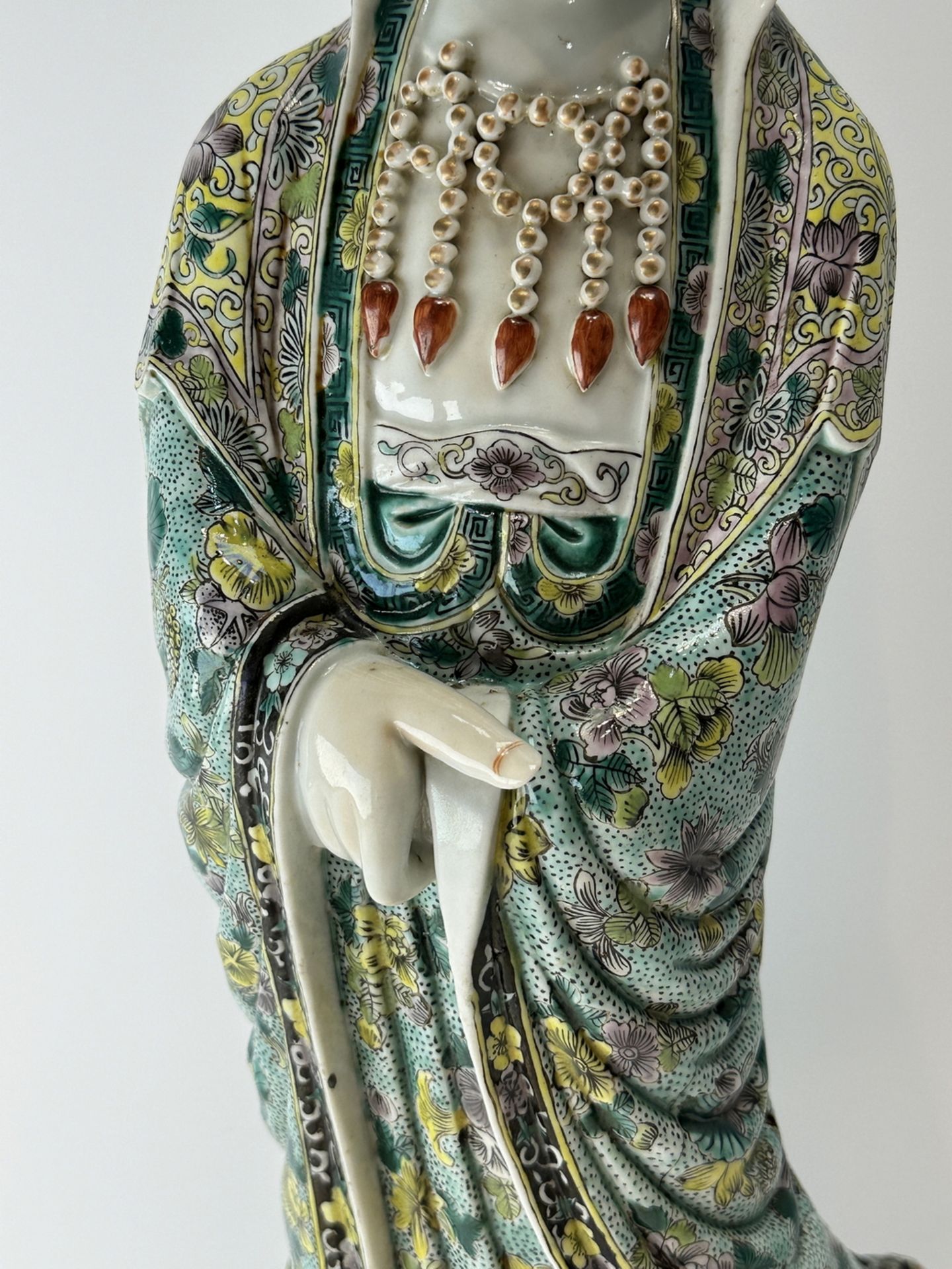 A Chinese porcelain figure, 17TH/18TH Century Pr.  - Bild 6 aus 14