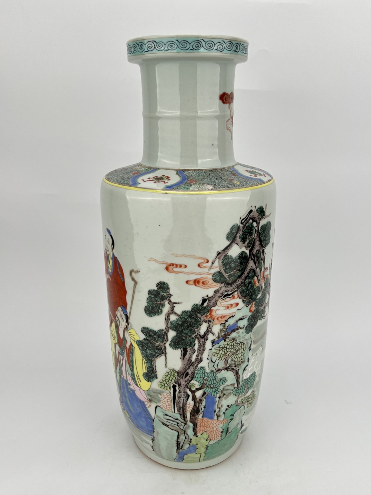 A Chinese Famille Rose vase, 18TH/19TH Century Pr.  - Bild 2 aus 10