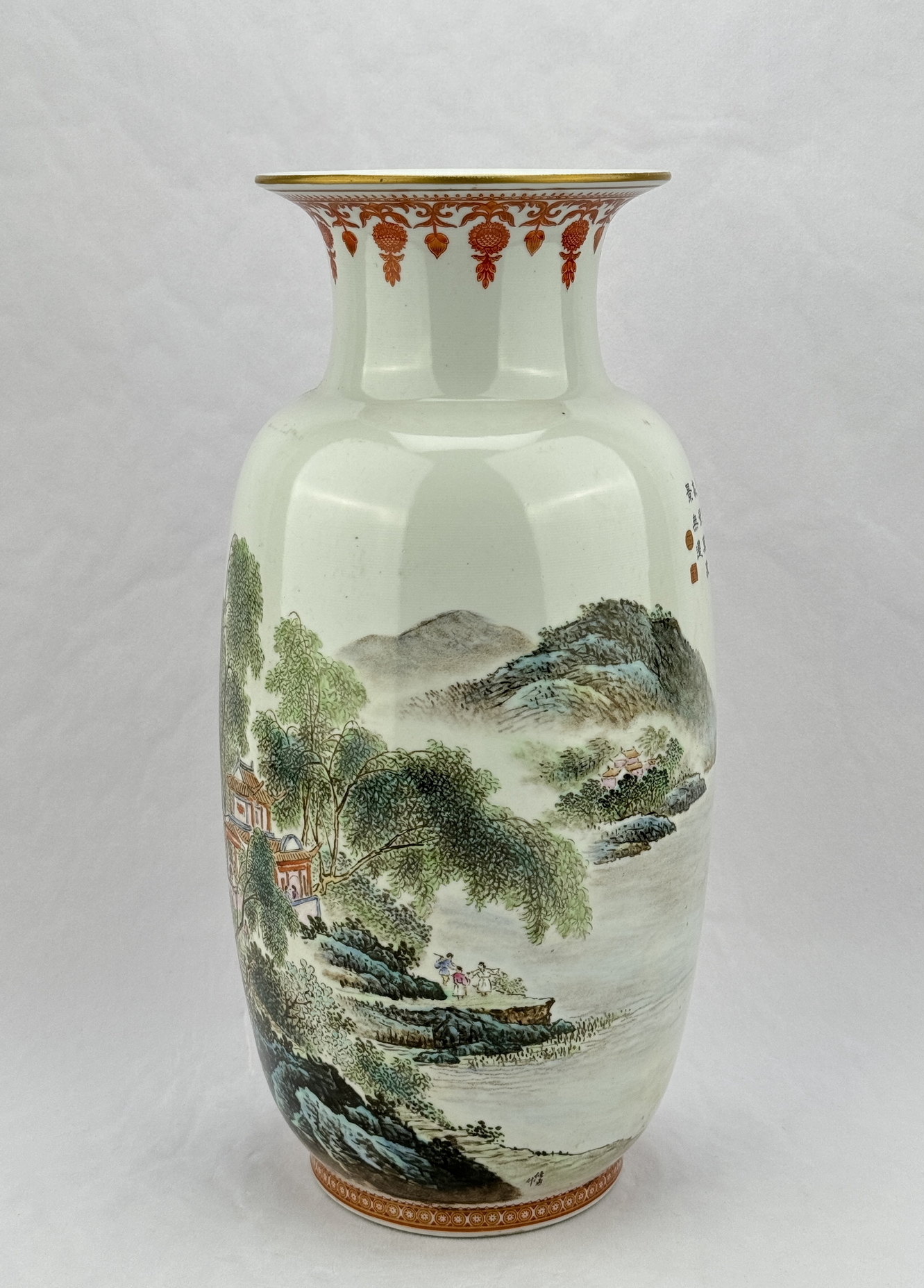 A Chinese porcelain vase, 19TH/21TH Century Pr.