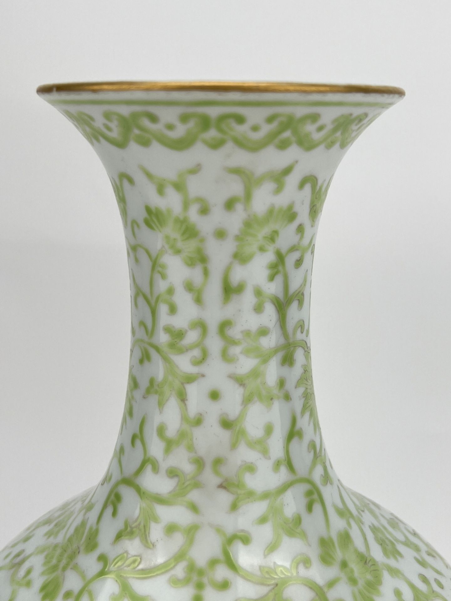 A Chinese Famille Rose vase, 18TH/19TH Century Pr.  - Image 3 of 9