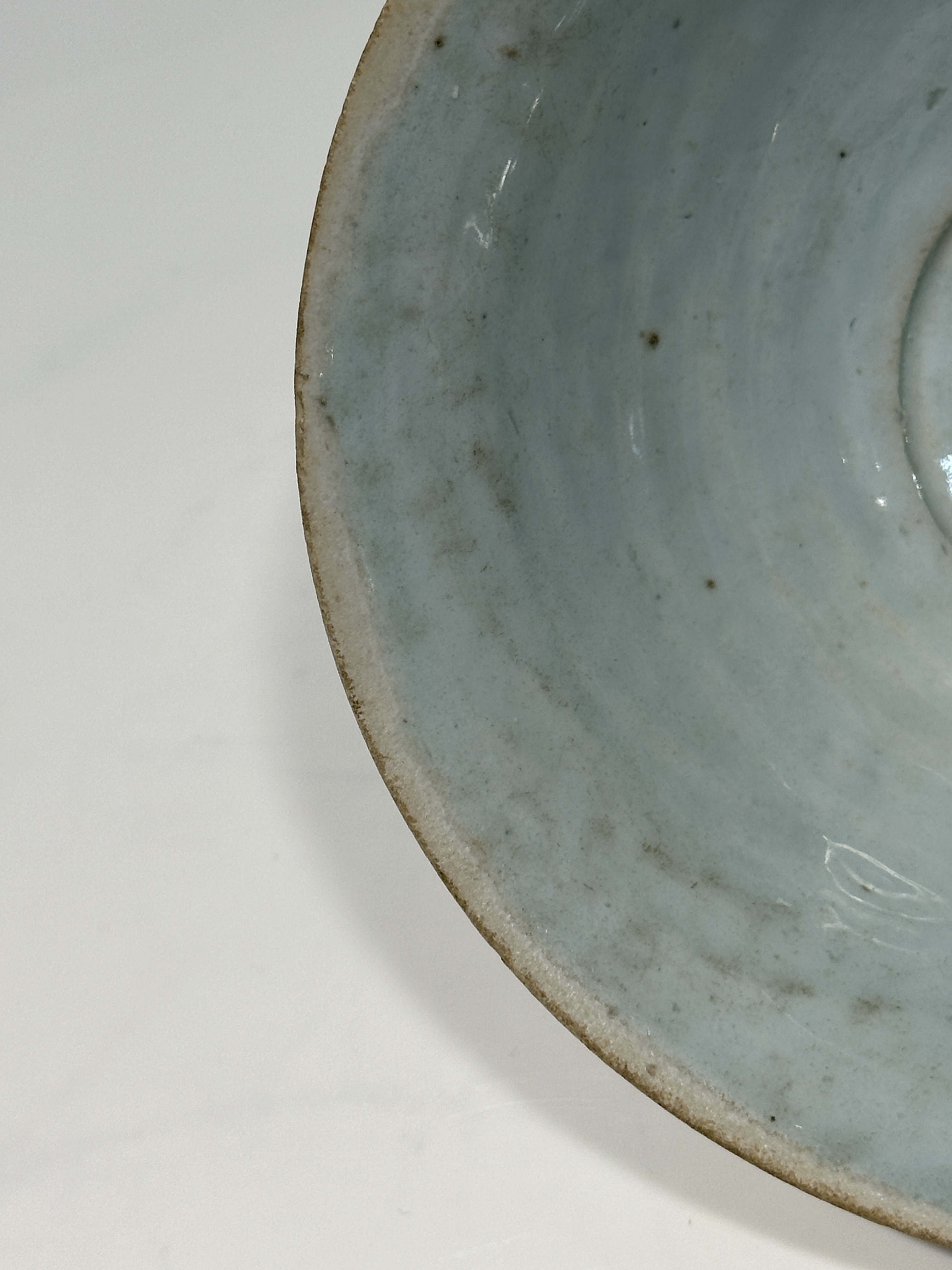 A Chinese pale celadon bowl, 16/17 Century Pr. - Image 5 of 11