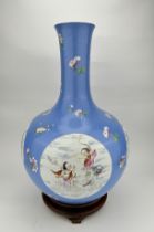 A Chinese Famille Rose vase, 17TH/18TH Century Pr.