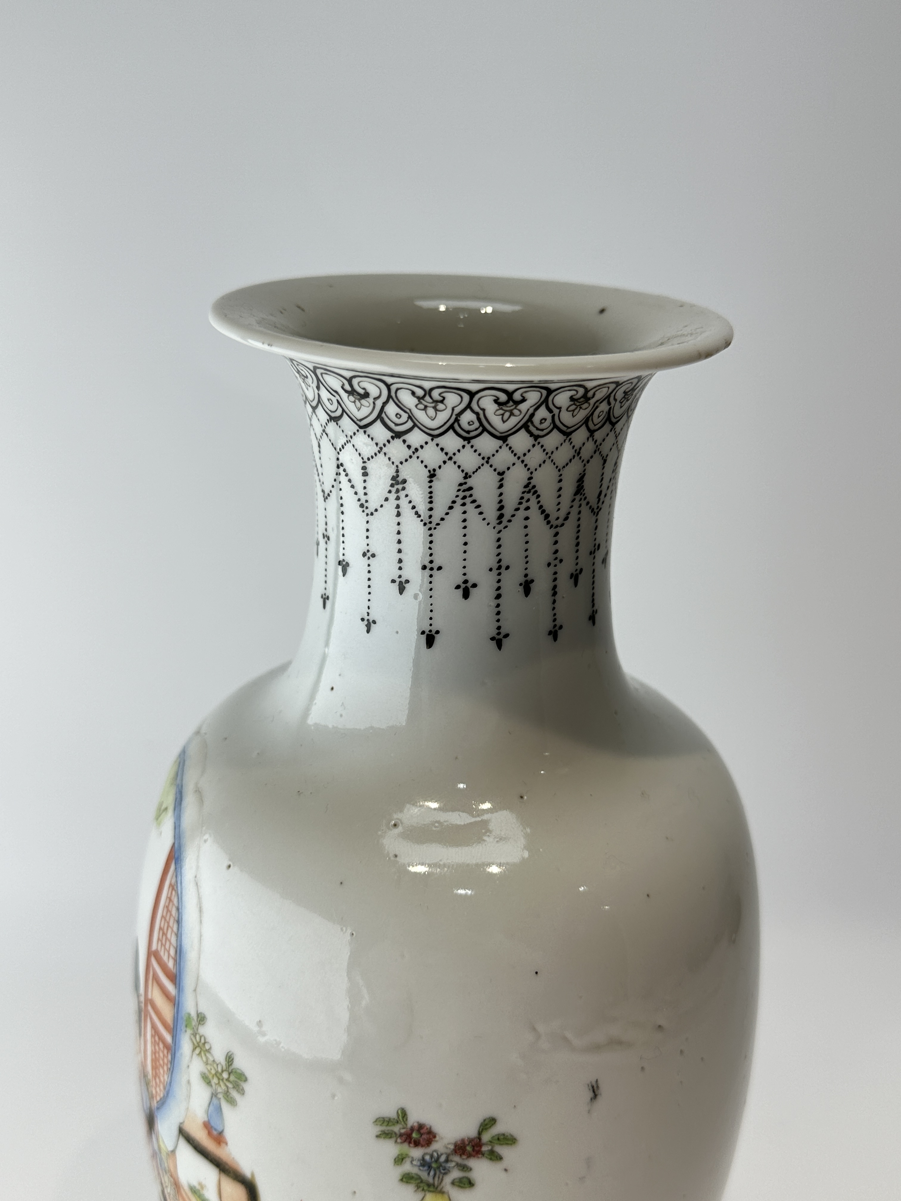 A Chinese Famille Rose vase, 19TH/20TH Century Pr.  - Image 4 of 10