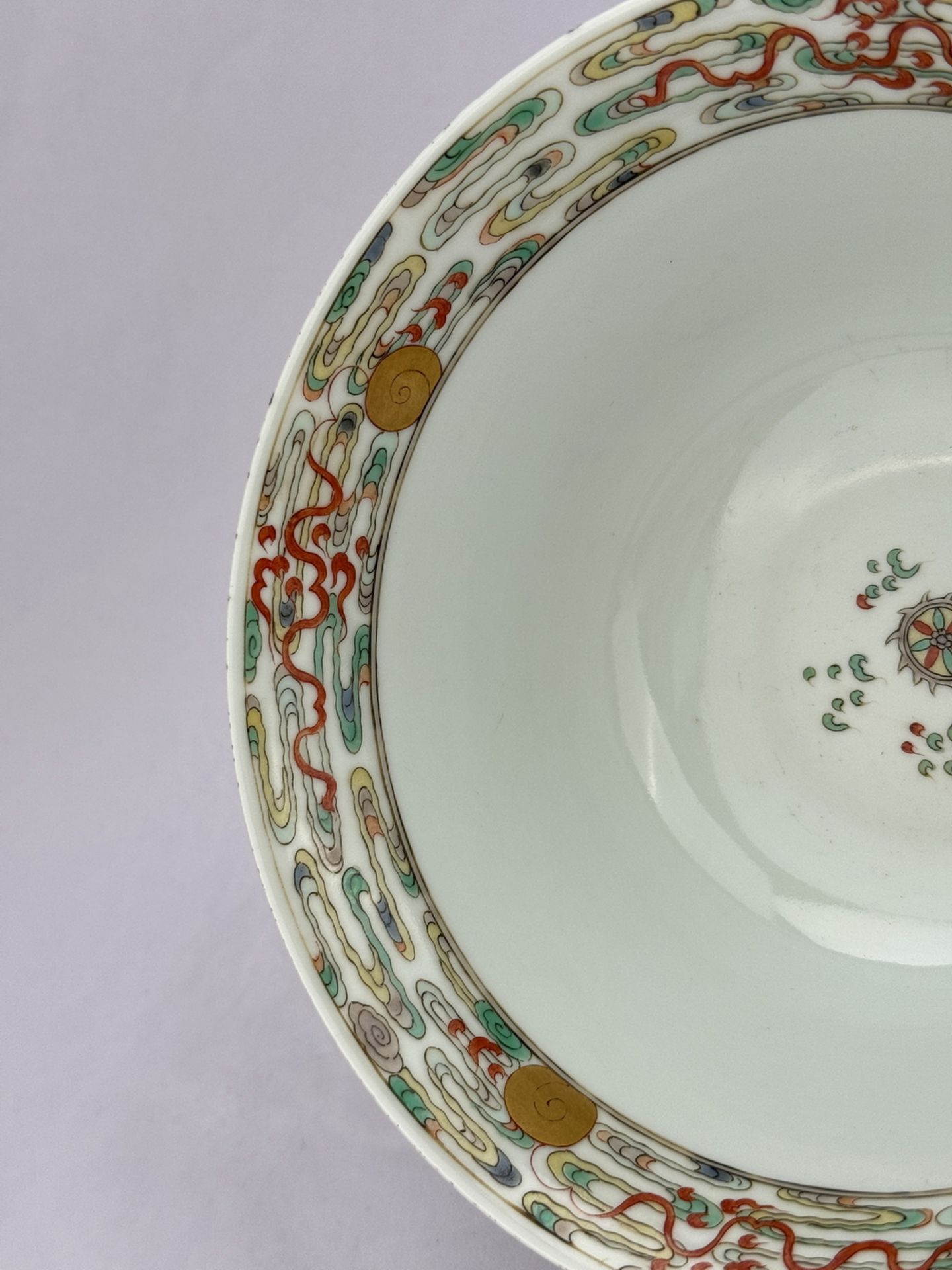 A Chinese Famille Rose bowl, 17TH/18TH Century Pr. - Bild 6 aus 10