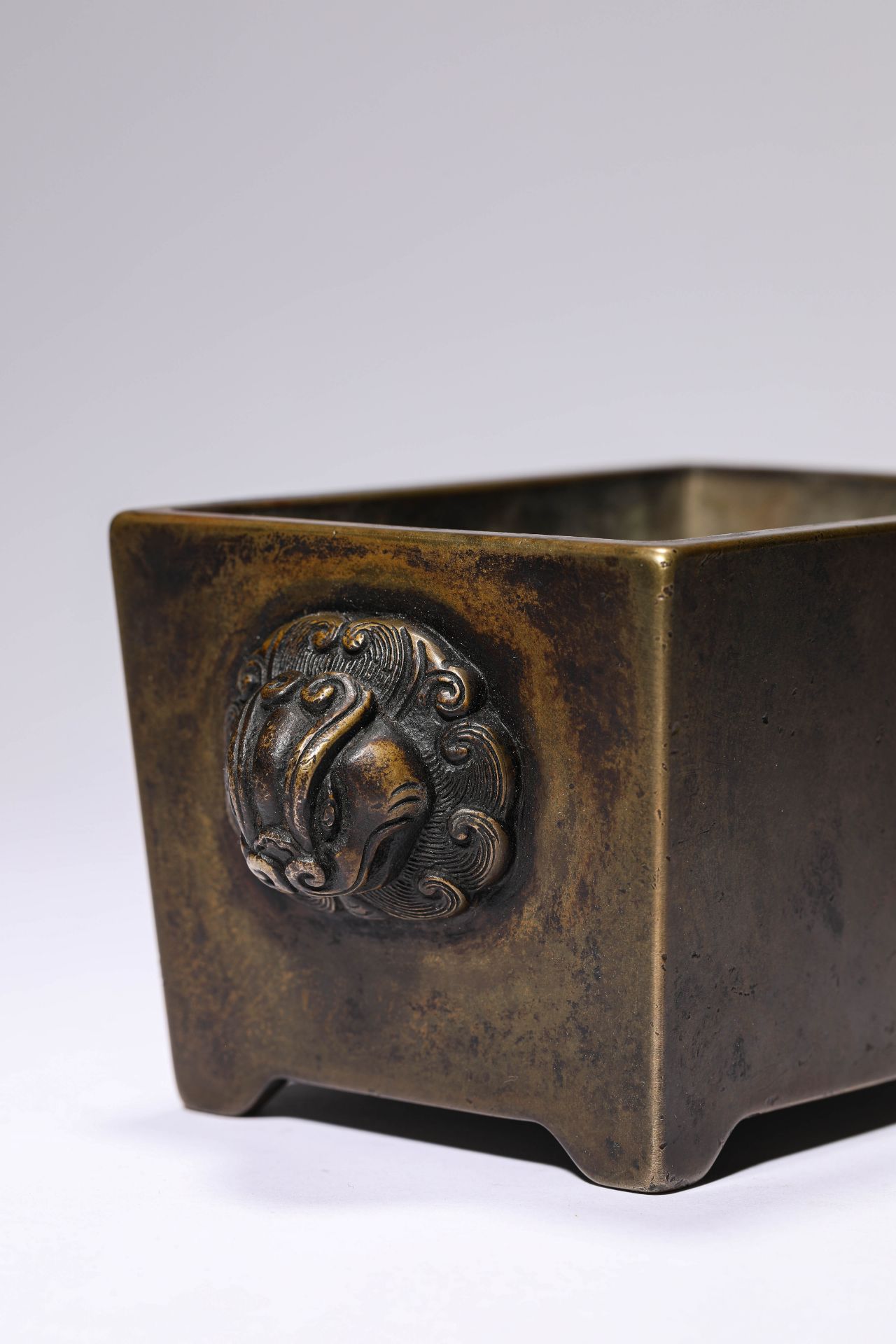 A Chinese bronze censor, 17TH/18TH Century Pr.  - Bild 5 aus 6