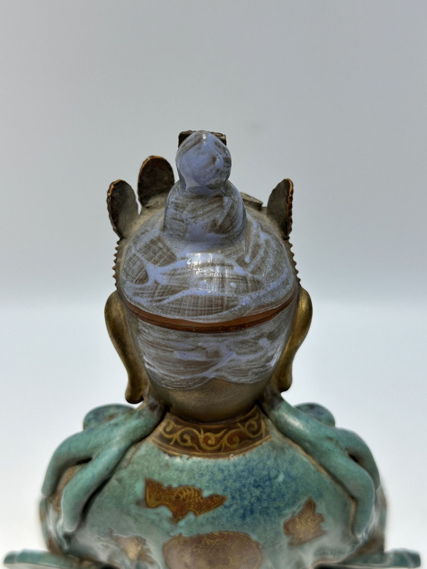 A Chinese porcelain figure, 17TH/18TH Century Pr.  - Image 9 of 16