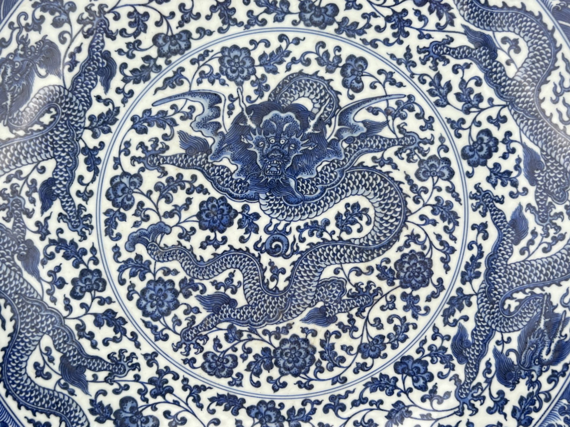 A large Chinese Blue&White dish, 17TH/18TH Century Pr.  - Bild 4 aus 15