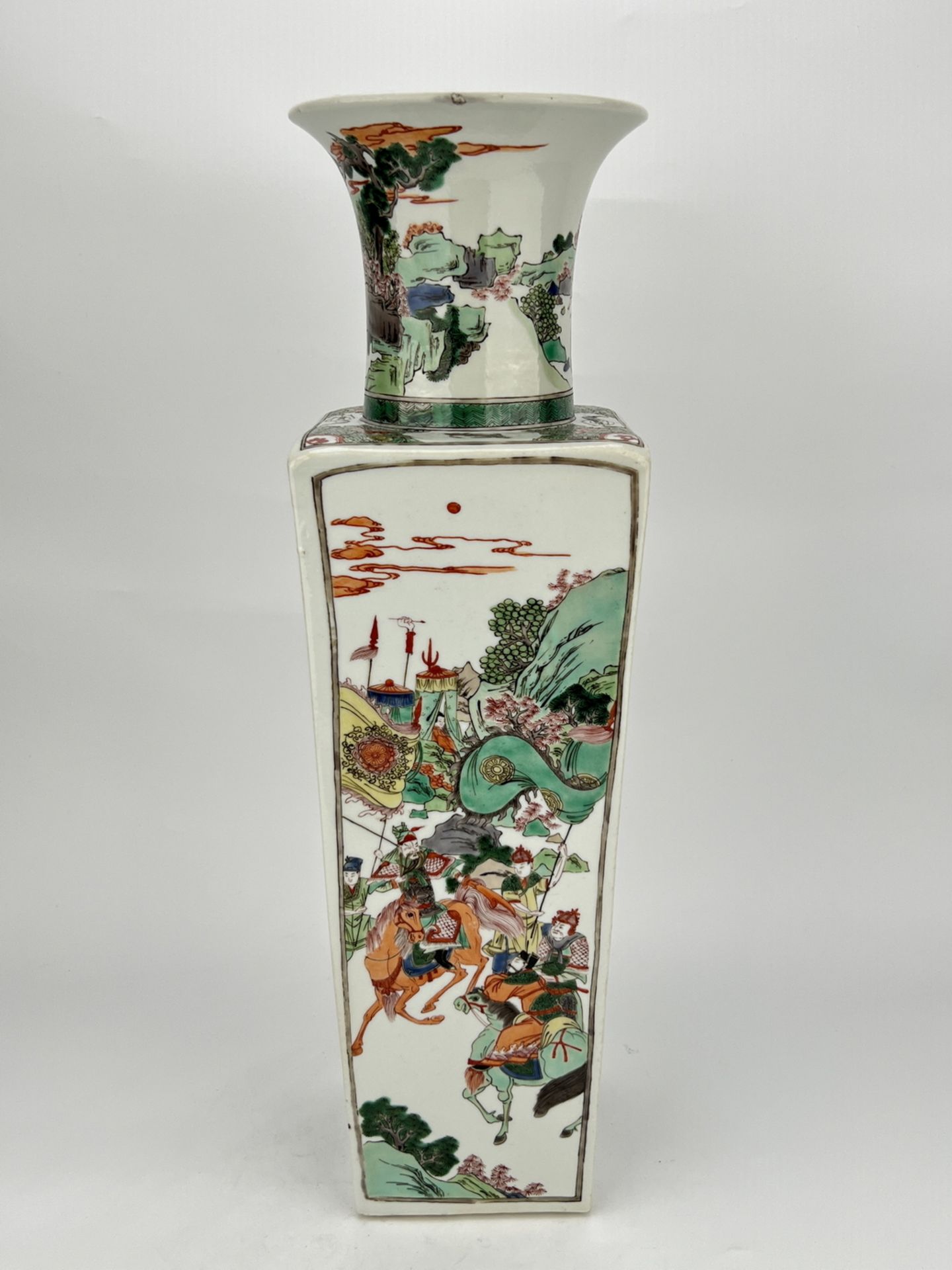 A Chinese Famille Rose vase, 17TH/18TH Century Pr. - Bild 6 aus 16