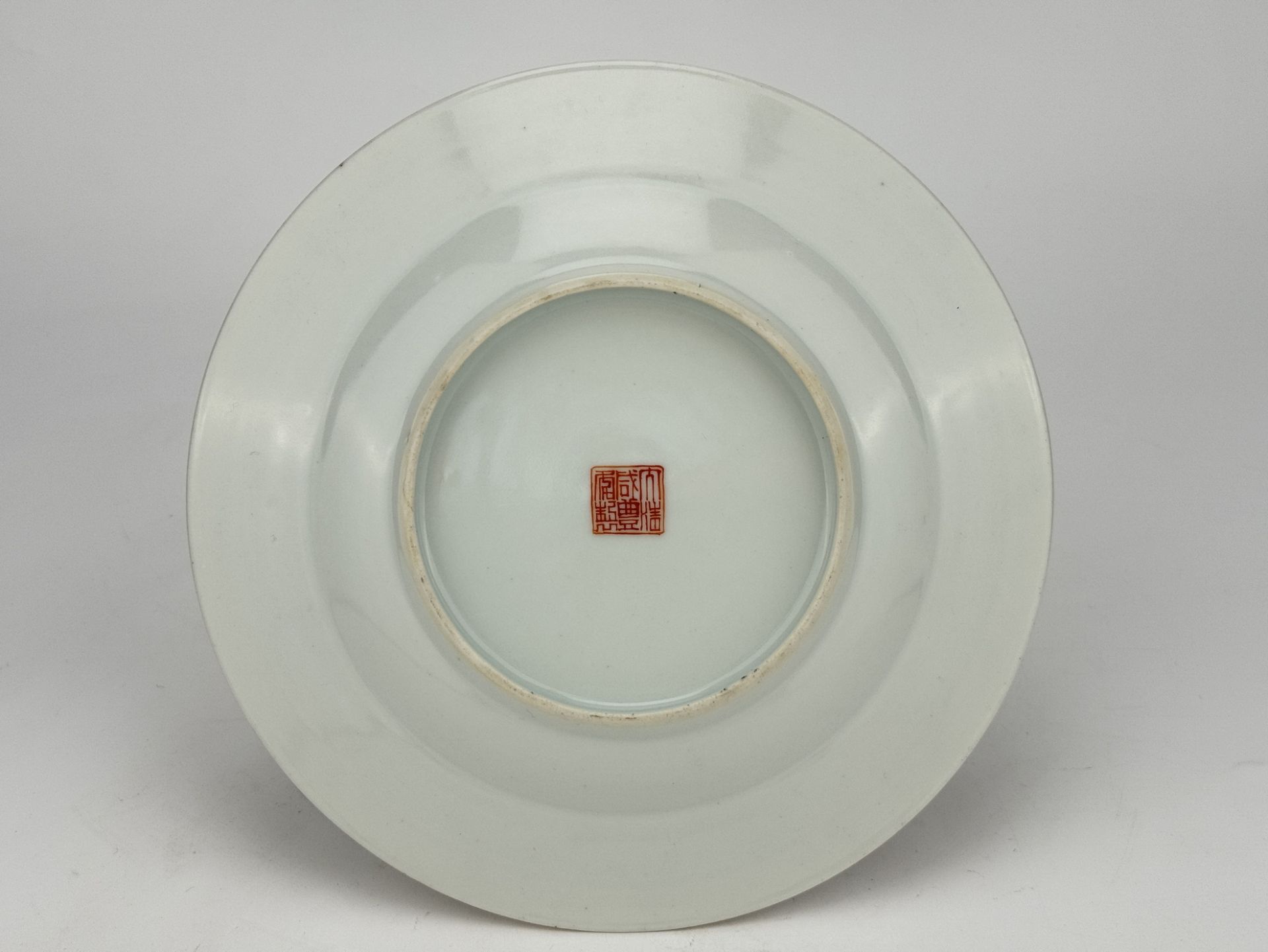 A Chinese Famille Rose dish, 18TH/19TH Century Pr.  - Bild 4 aus 6