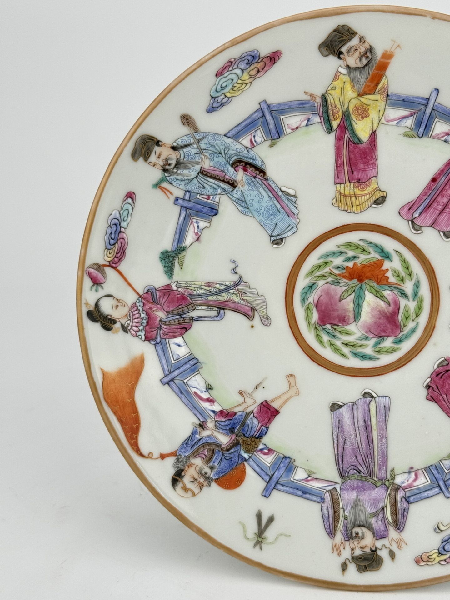 A Chinese Famille Rose dish, 18TH/19TH Century Pr.  - Bild 3 aus 5