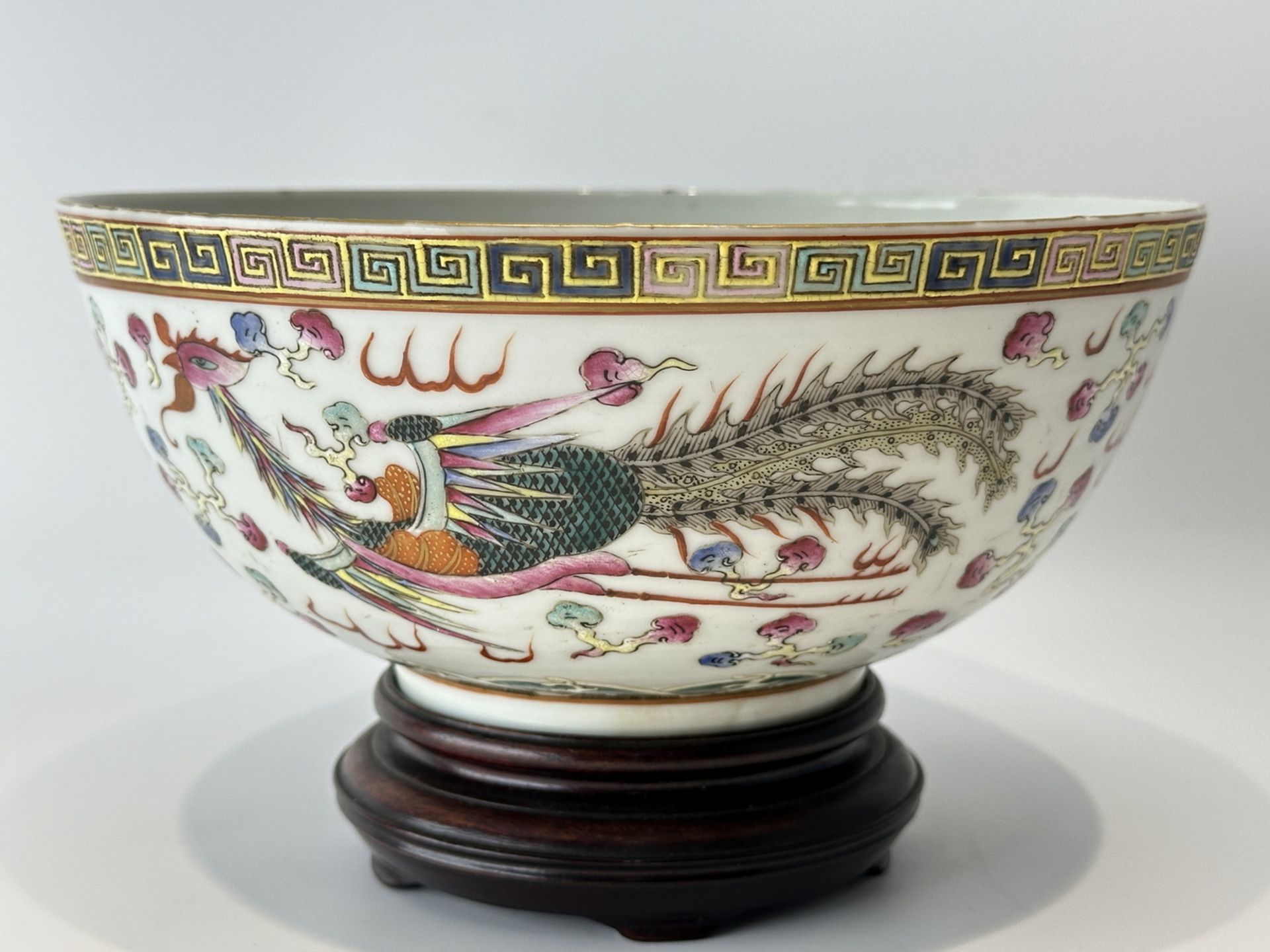 A Chinese Famille Rose bowl, 19TH/20TH Century Pr.  - Bild 3 aus 9