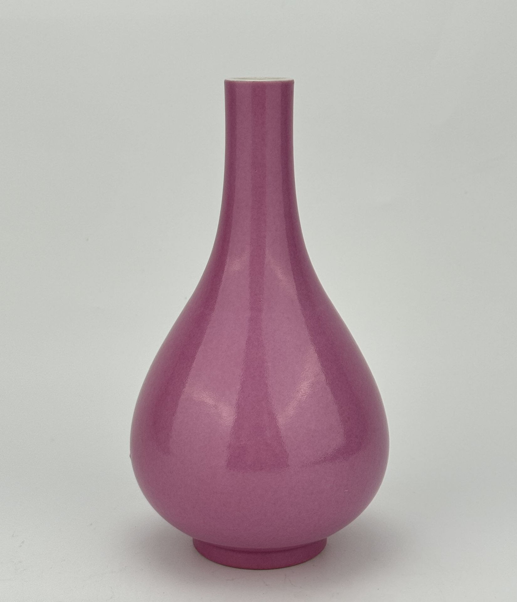 A Chinese red vase, 17TH/18TH Century Pr. 