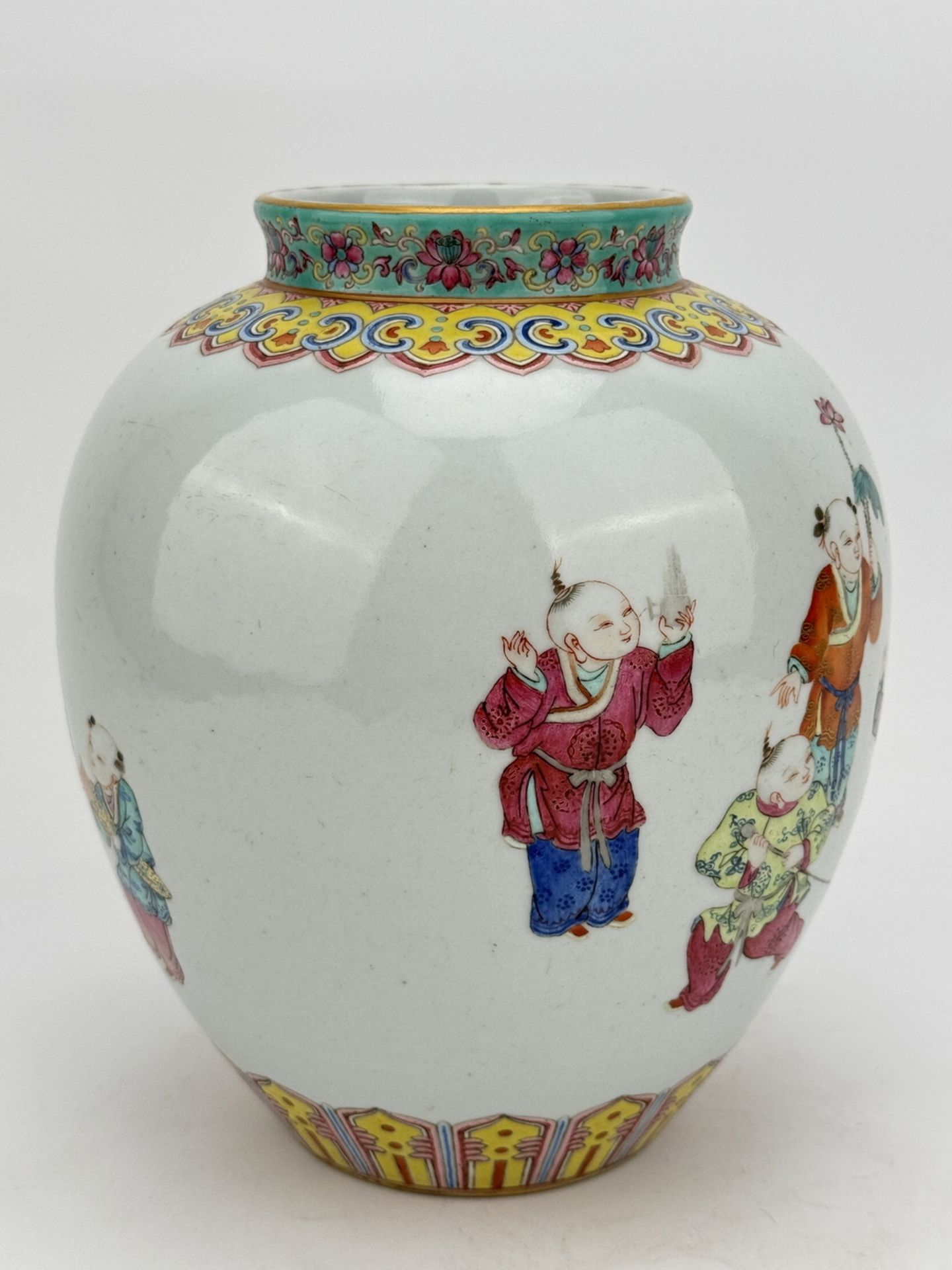 A Chinese Famille Rose jar, 17TH/18TH Century Pr.  - Image 3 of 11