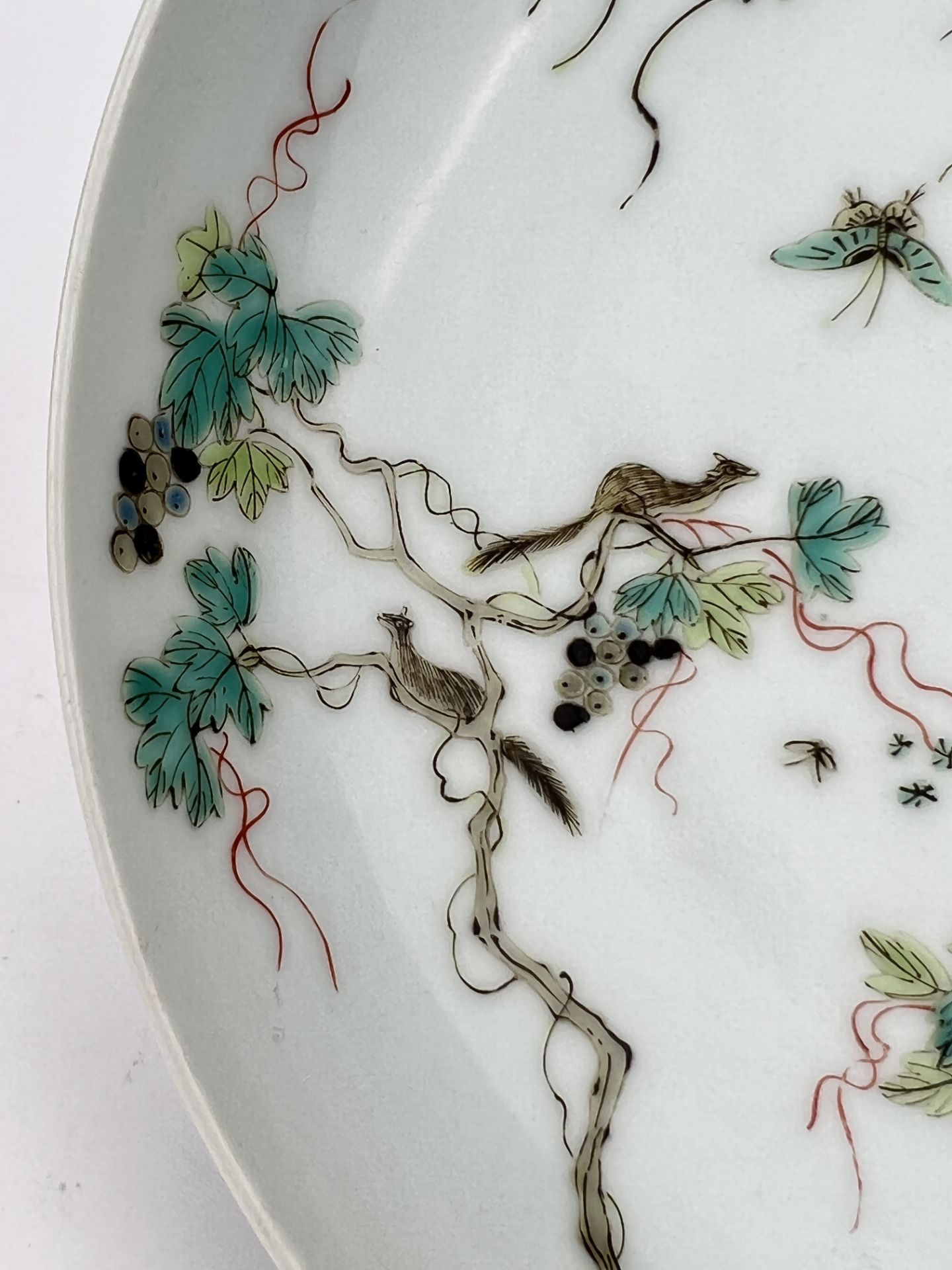 A Chinese Famille Rose dish, 18TH/19TH Century Pr.  - Bild 5 aus 8