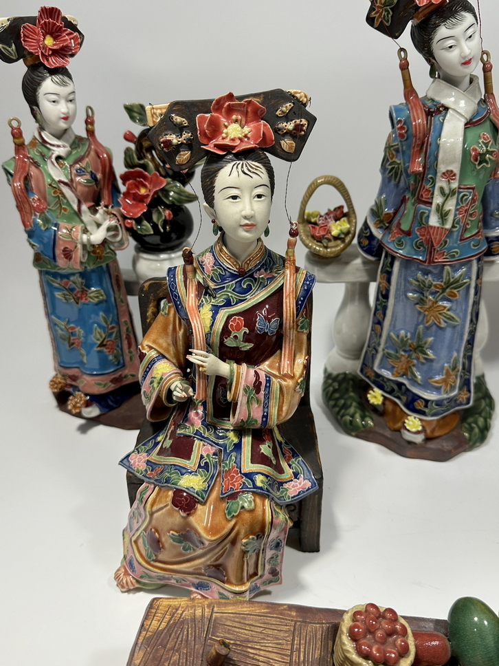 A set of creamic figures, 19TH/20TH Century Pr.  - Image 3 of 17