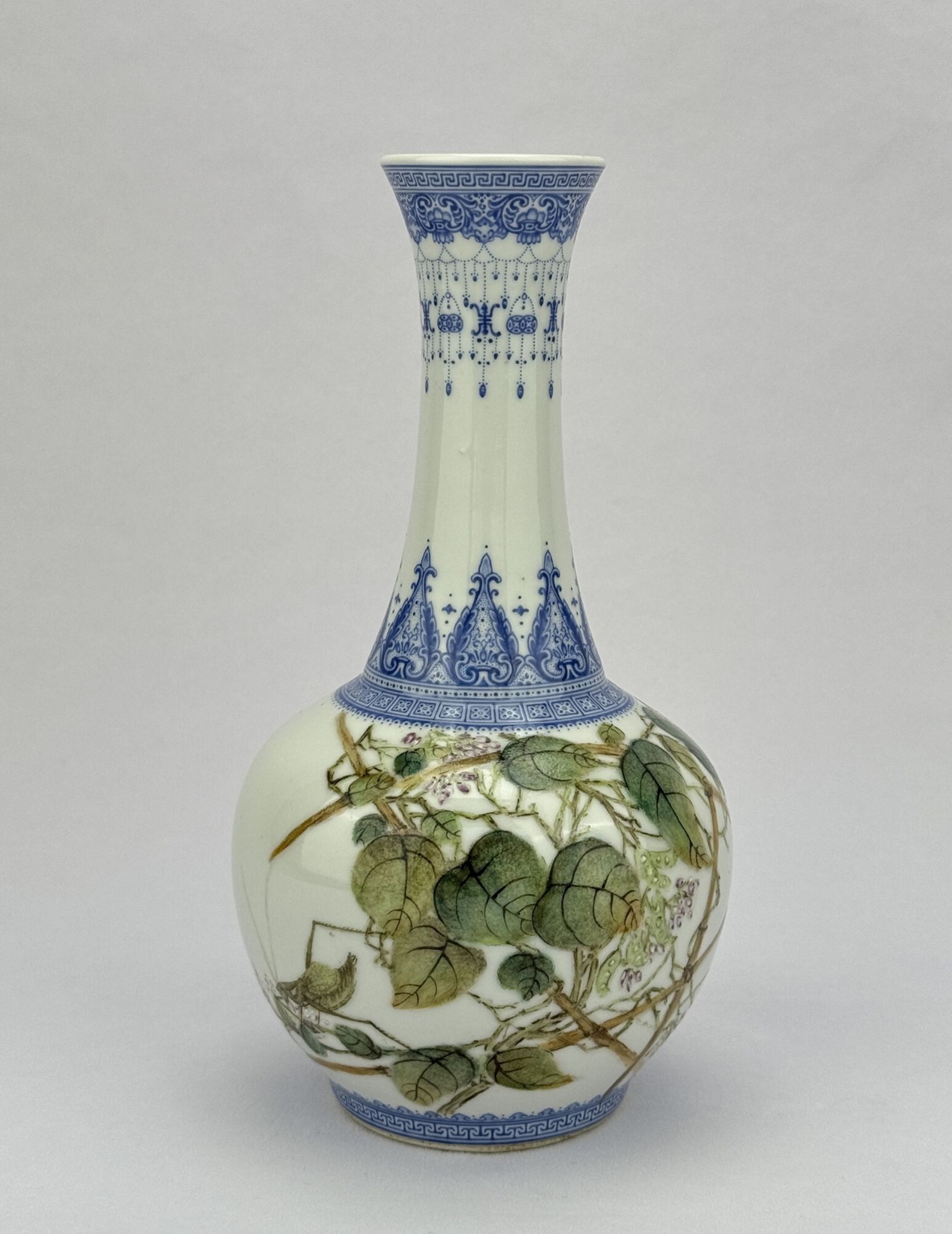 A Chinese Famille Rose vase, 19TH/20TH Century Pr. 