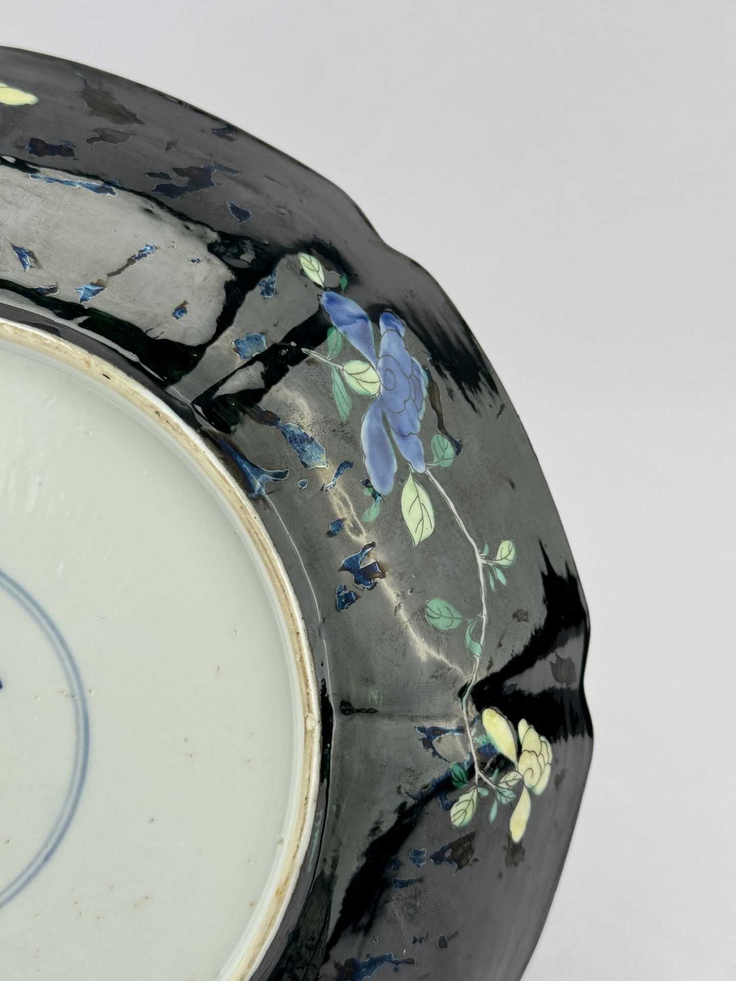 A Chinese Famille Rose dish, 17TH/18TH Century Pr. - Bild 6 aus 9