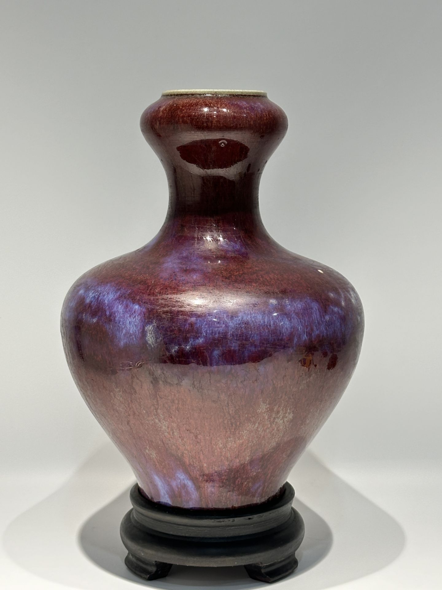 A Chinese red vase, 18TH/19TH Century Pr. - Bild 3 aus 11