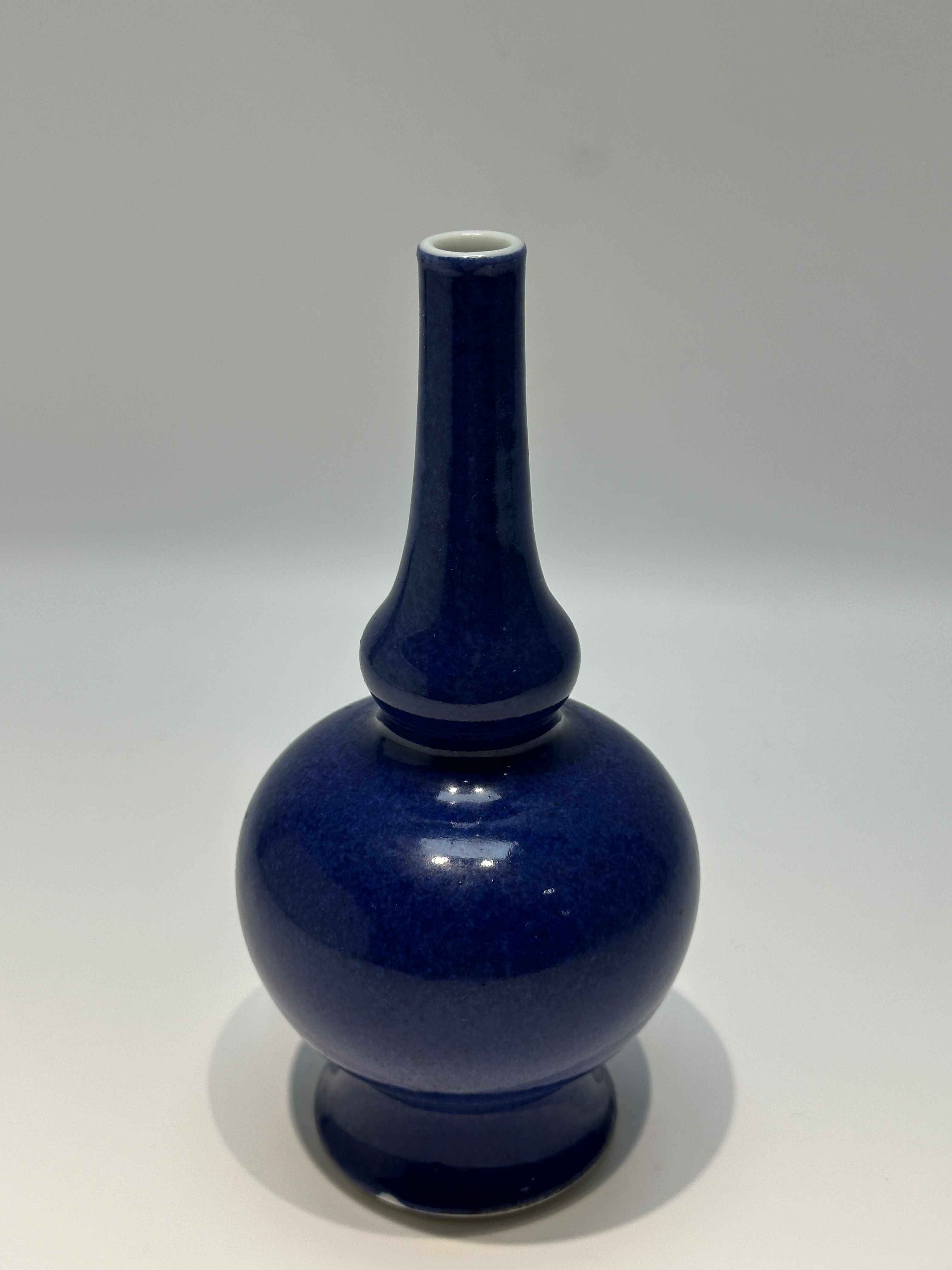 A Chinese blue pointed vase, 16TH/17TH Century Pr.  - Image 6 of 6