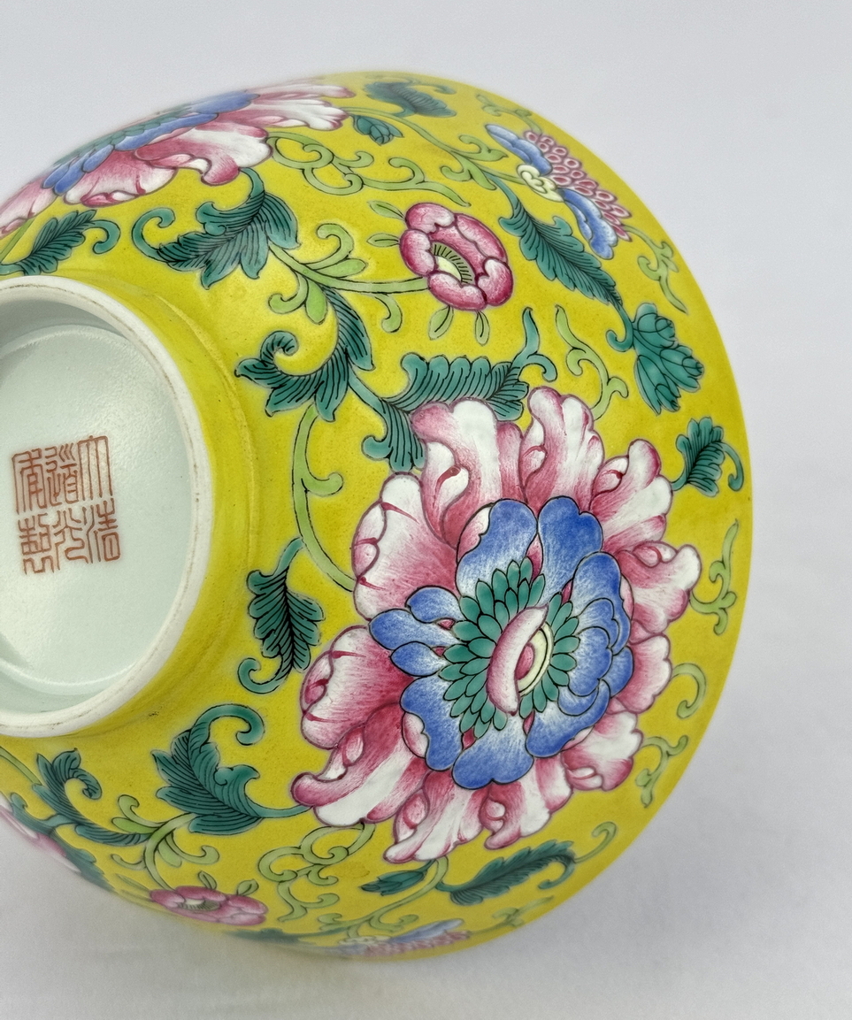 A Chinese Famille Rose bowl, 18TH/19TH Century Pr.  - Image 6 of 6