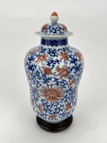 A Chinese lided Famille Rose vase, 17TH/18TH Century Pr.