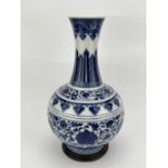 A Chinese Blue&White vase, 18TH/19TH Century Pr. 