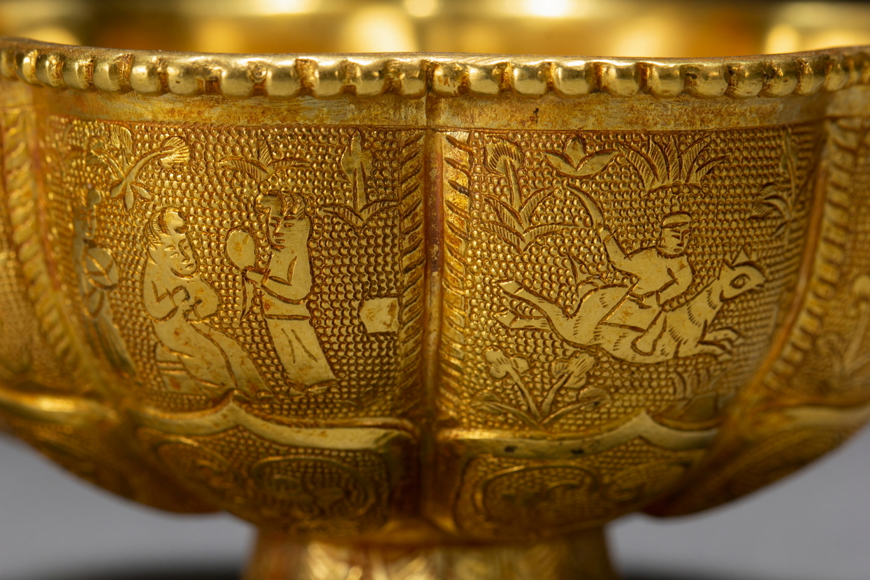 A Chinese gilt cup, 18TH/19TH Century Pr. - Image 5 of 9