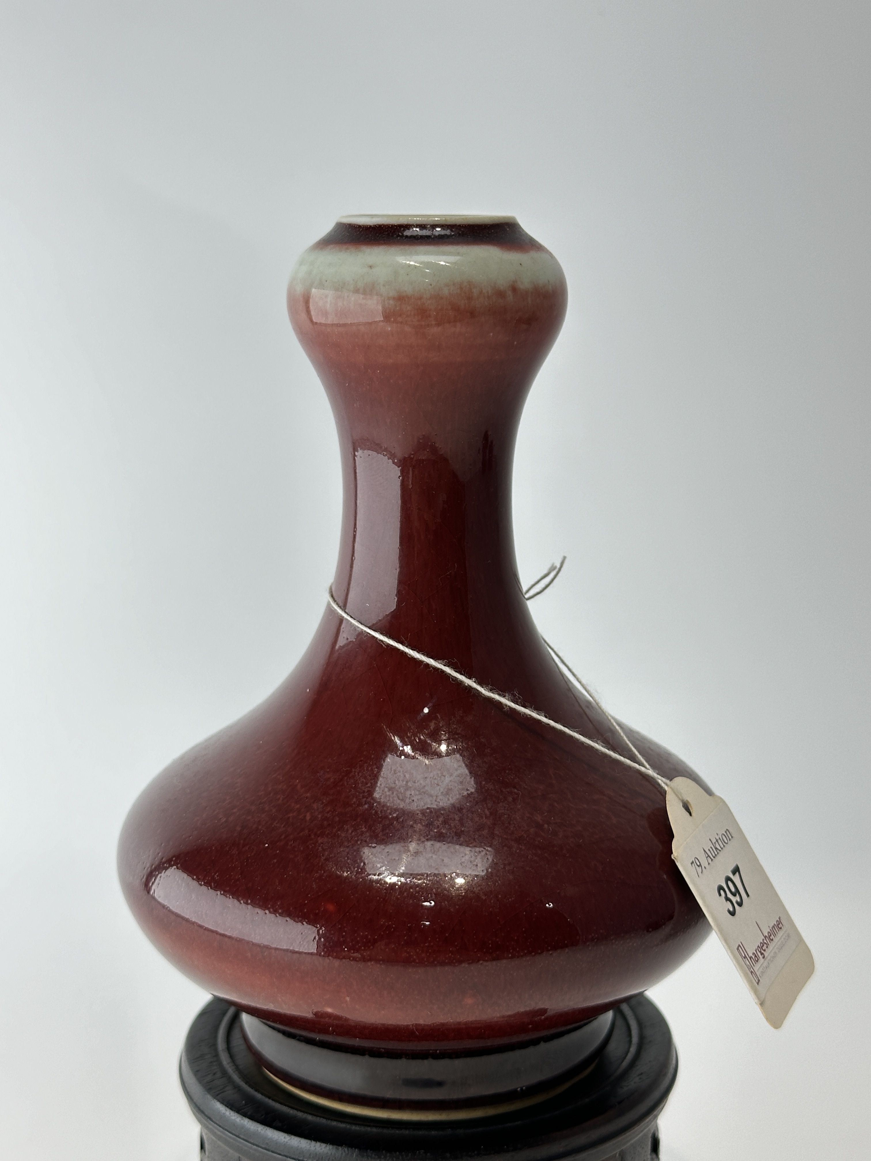 A Chinese red vase, 18TH/19TH Century Pr.  - Image 2 of 8