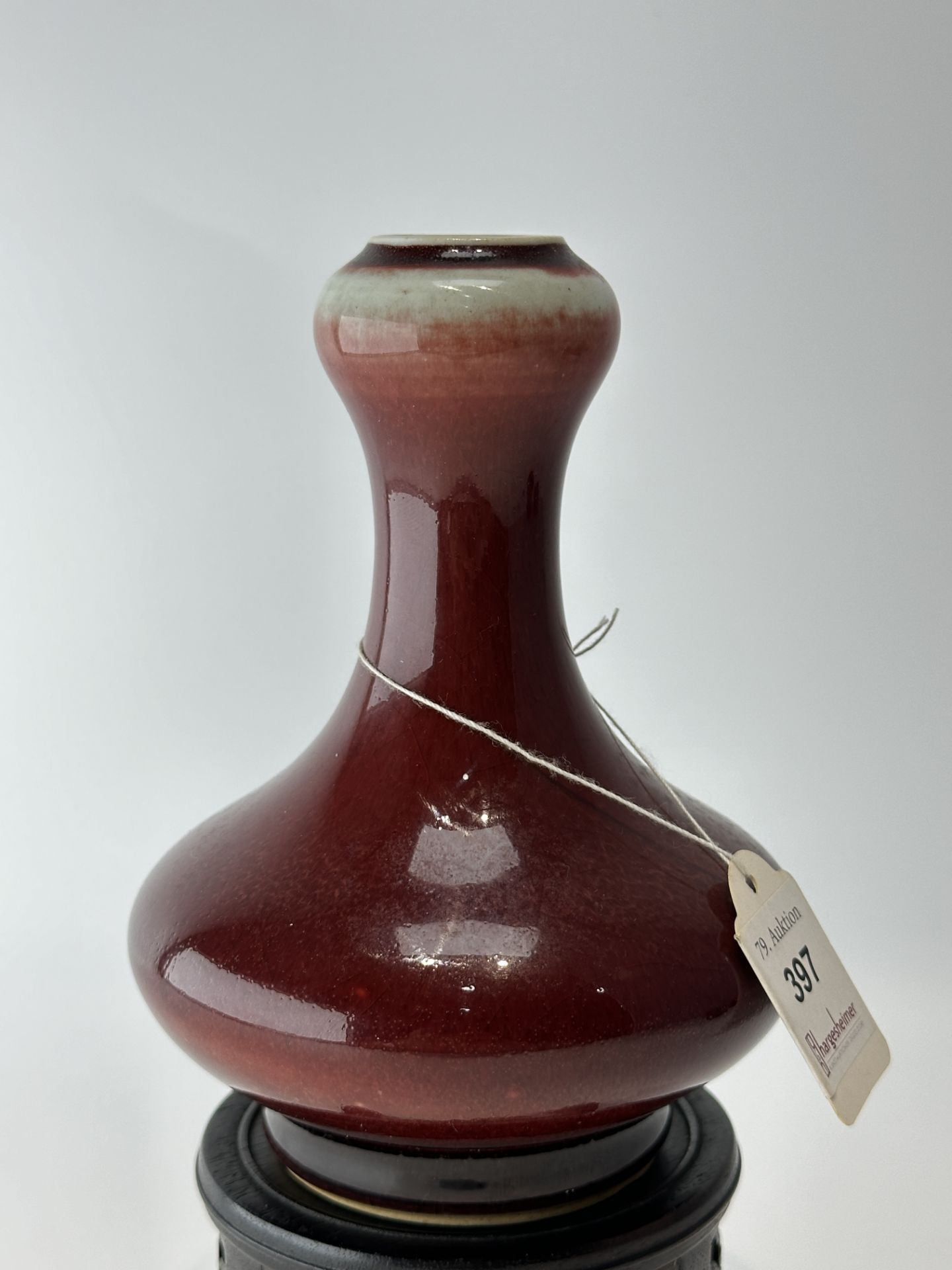 A Chinese red vase, 18TH/19TH Century Pr.  - Bild 2 aus 8