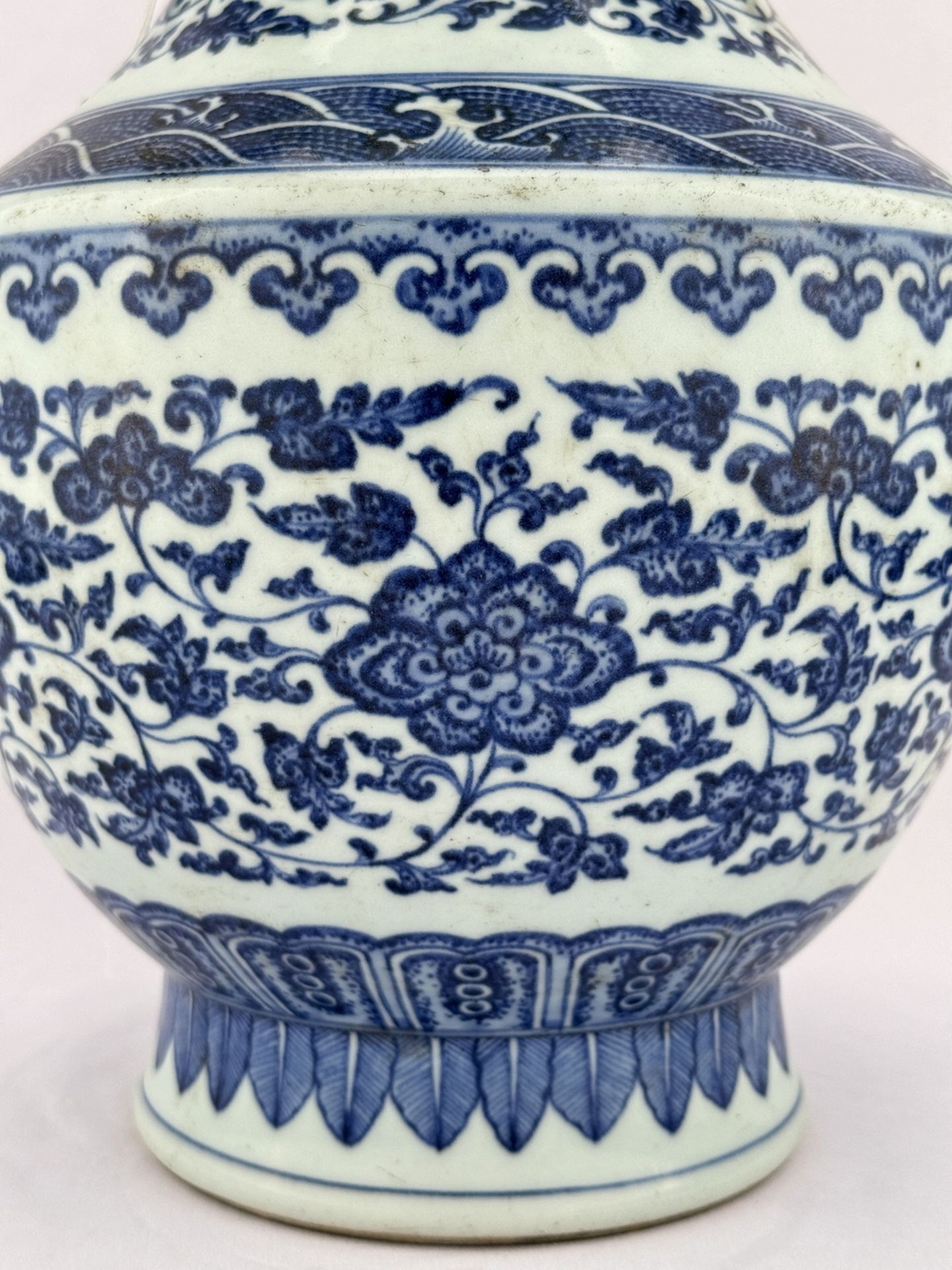 A Chinese Blue&White vase, 17TH/18TH Century Pr.  - Bild 7 aus 12