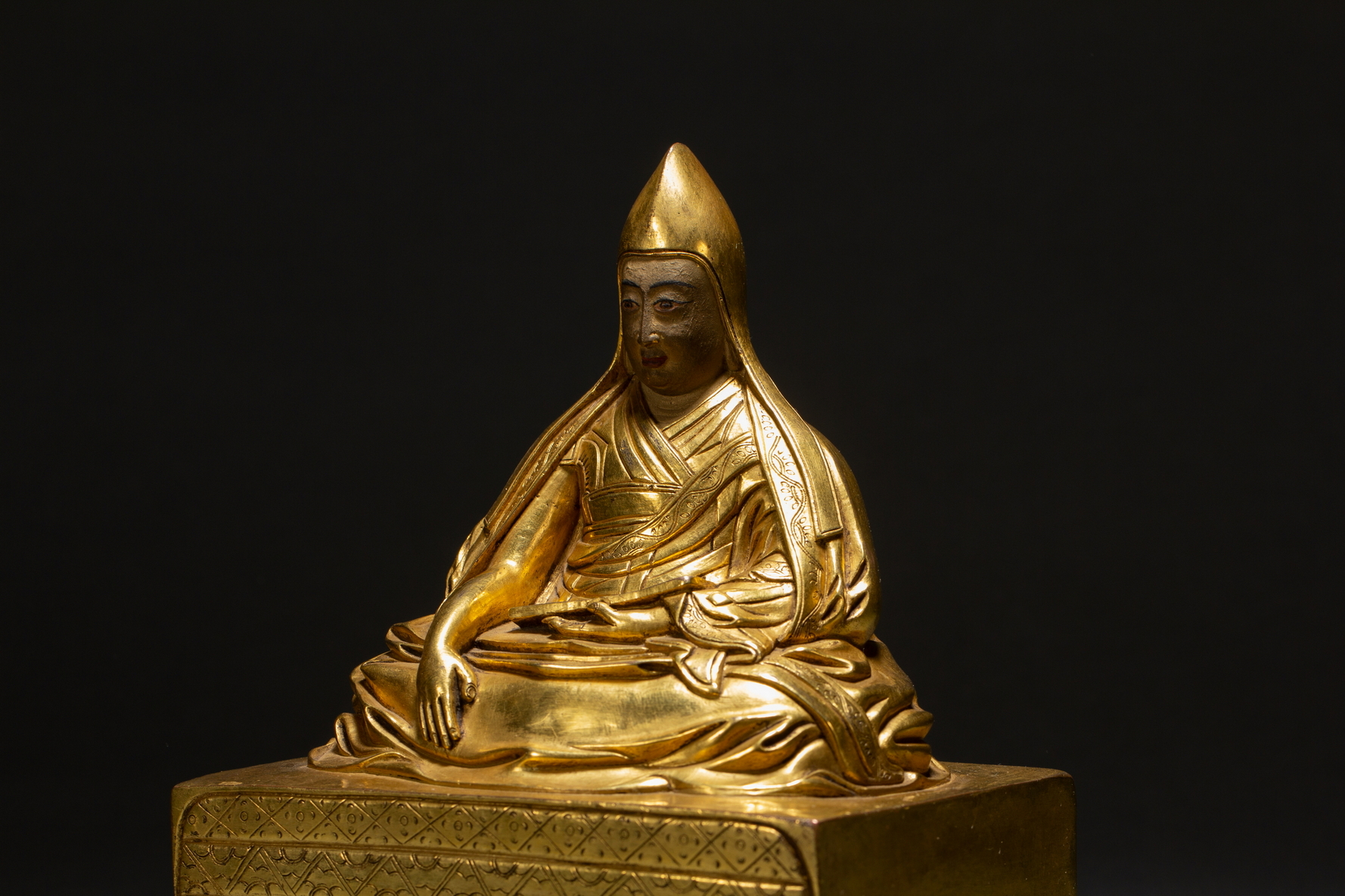 A Chinese gilt bronze figure, 16TH/17TH Century Pr.  - Image 7 of 9