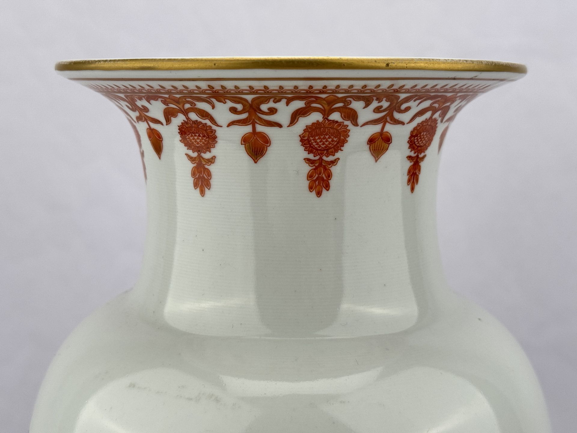 A Chinese porcelain vase, 19TH/21TH Century Pr. - Bild 6 aus 13