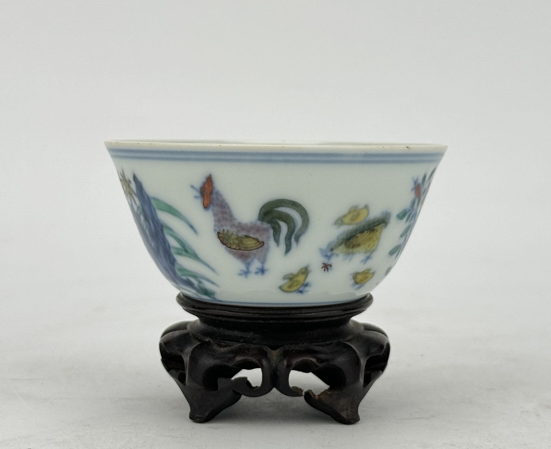 A Chinese DOUCAI cup, 17TH/18TH Century Pr.  - Bild 3 aus 5