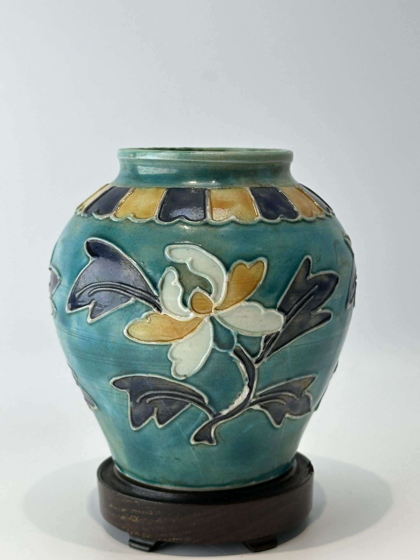 A miniature Chinese jar, 16TH/17TH Century Pr. - Bild 2 aus 7