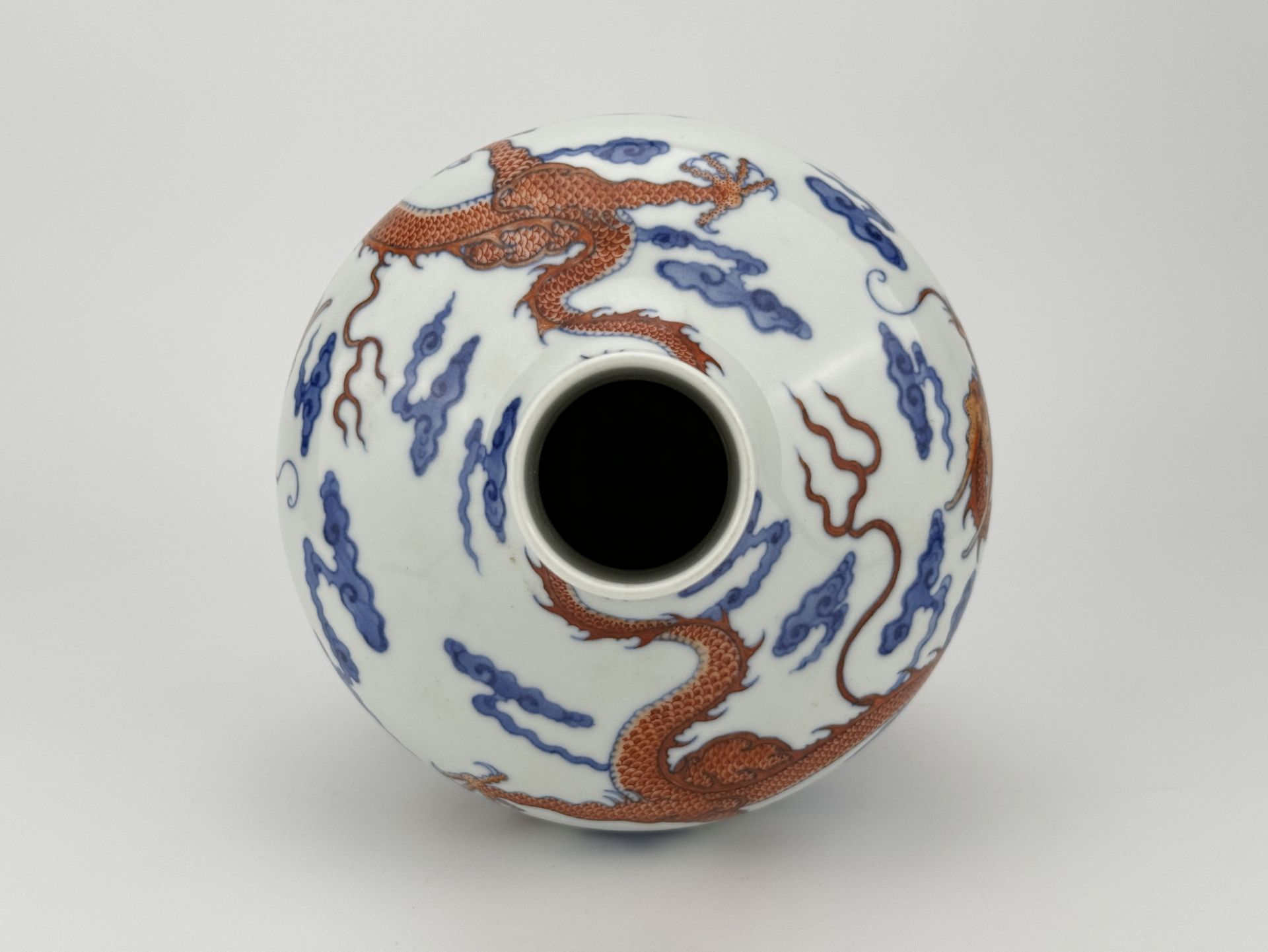 A Chinese Famille Rose vase, 17TH/18TH Century Pr.  - Image 6 of 8