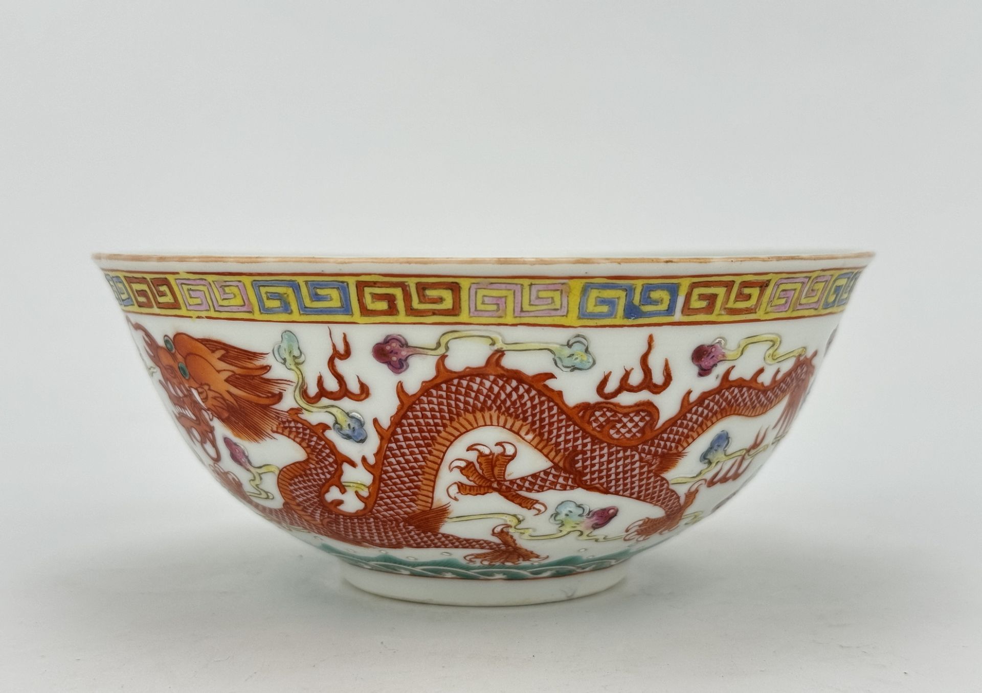 A pair of Chinese Famille Rose bowls, 18TH/19TH Century Pr.  - Bild 4 aus 9