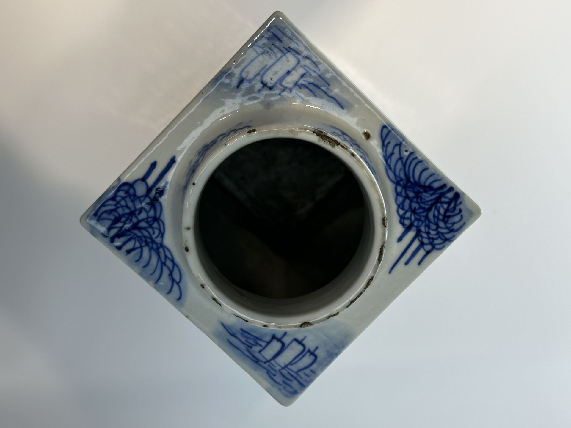 A Chinese rectangle vase, 19TH/20TH Century Pr. - Bild 4 aus 14
