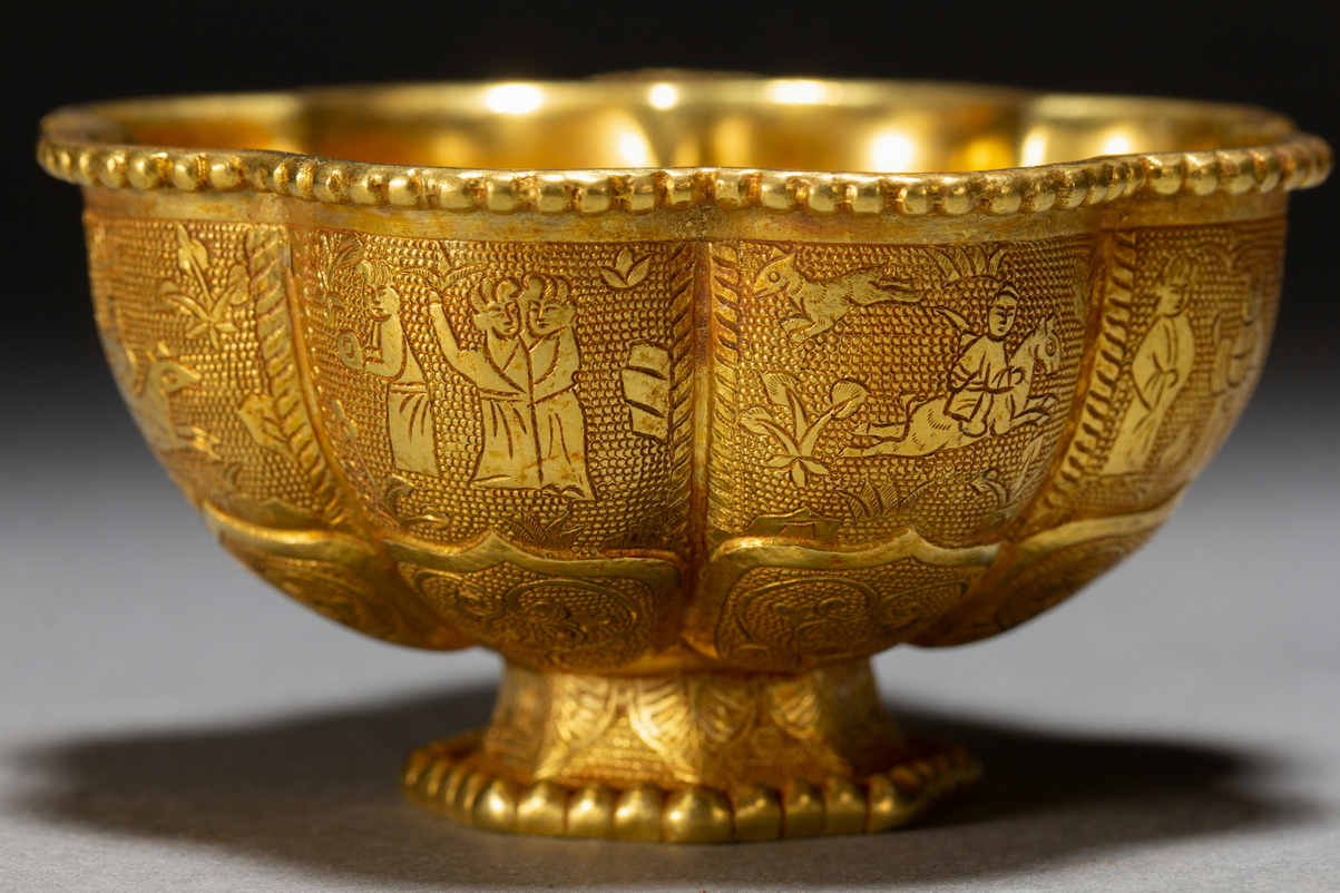 A Chinese gilt cup, 18TH/19TH Century Pr. - Image 3 of 9
