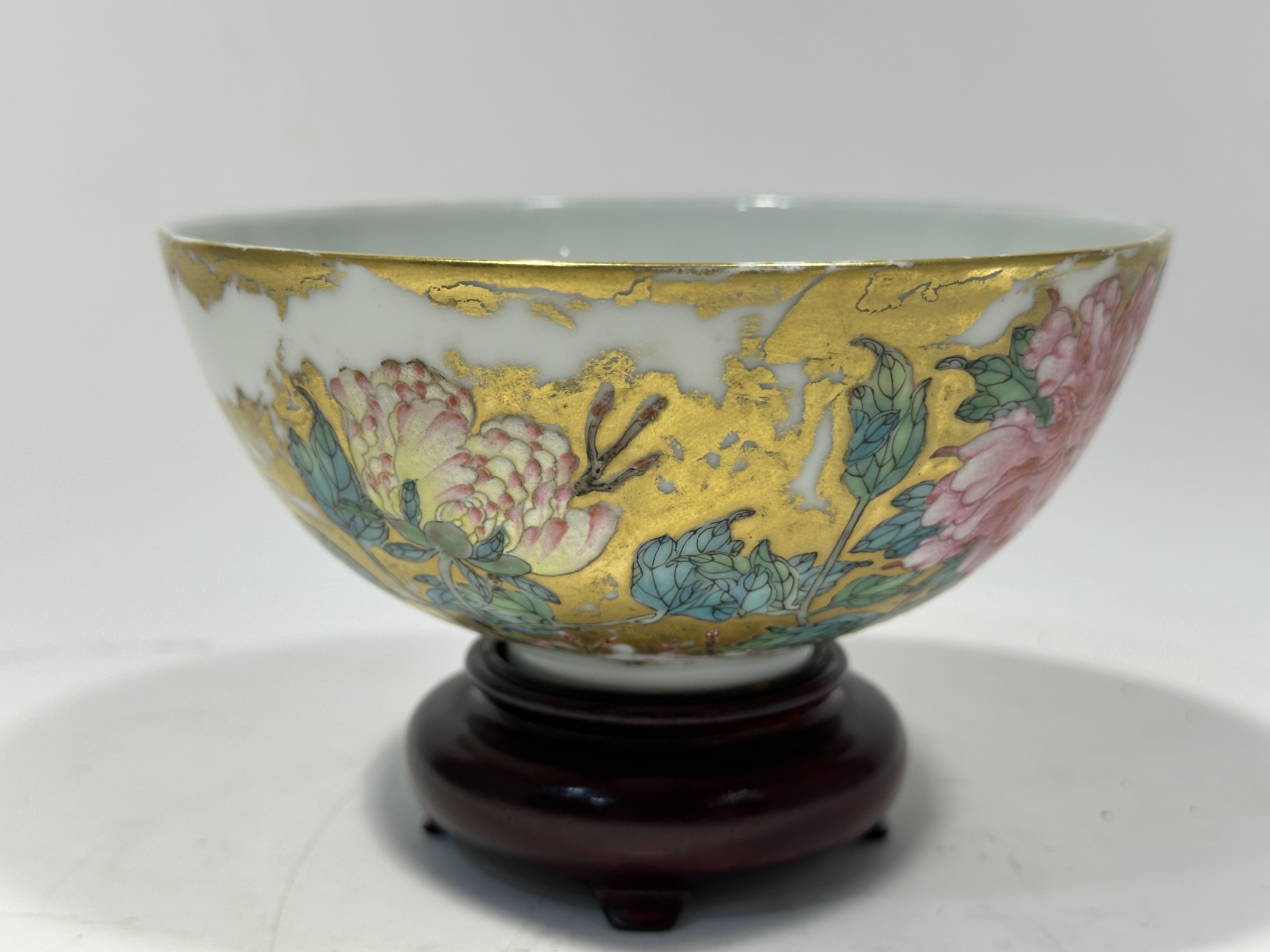 A rare enamel bowl, YongZheng Mark. - Image 6 of 17