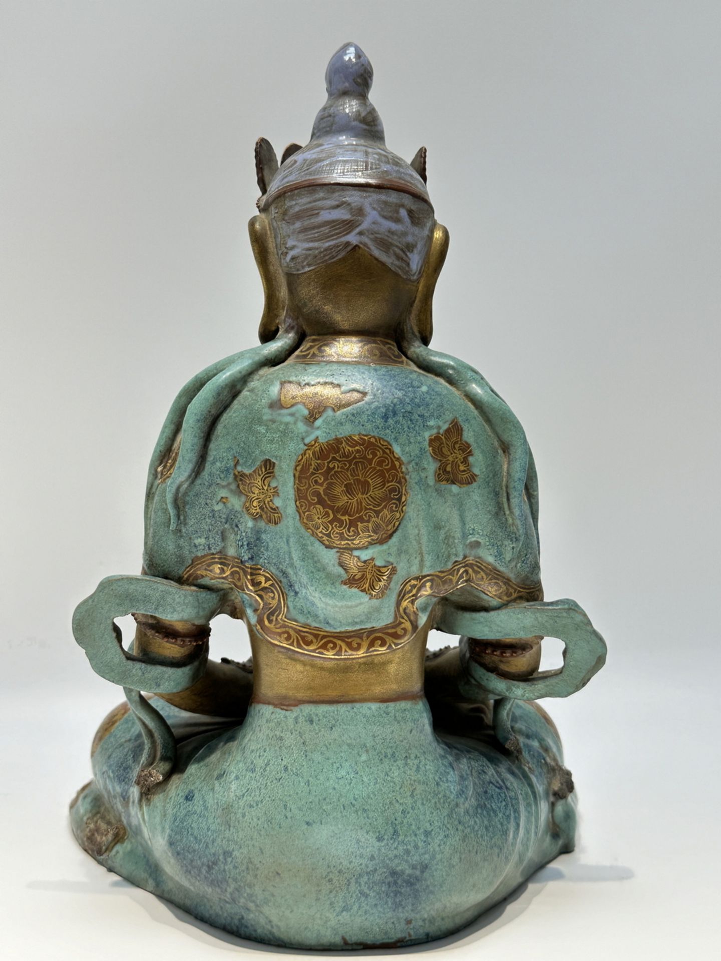 A Chinese porcelain figure, 17TH/18TH Century Pr.  - Image 6 of 16