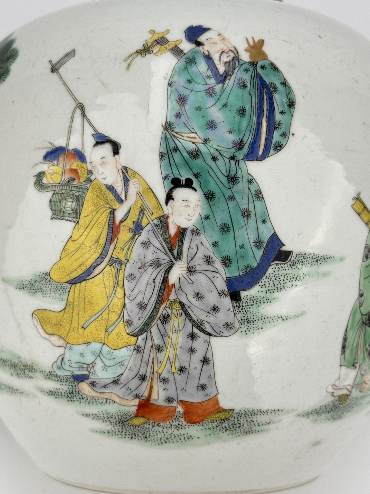 A Chinese Famille Rose jar, 17TH/18TH Century Pr.  - Bild 5 aus 10